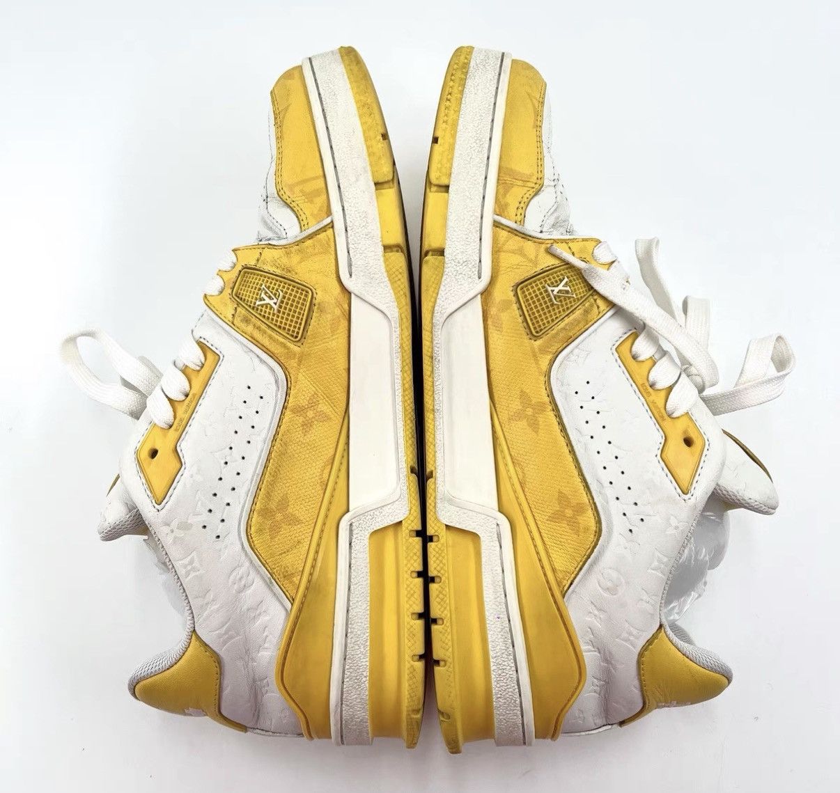 Louis Vuitton Louis Vuitton Monogram Embossed Sneakers K12 Size US 8 / EU 41 - 6 Thumbnail