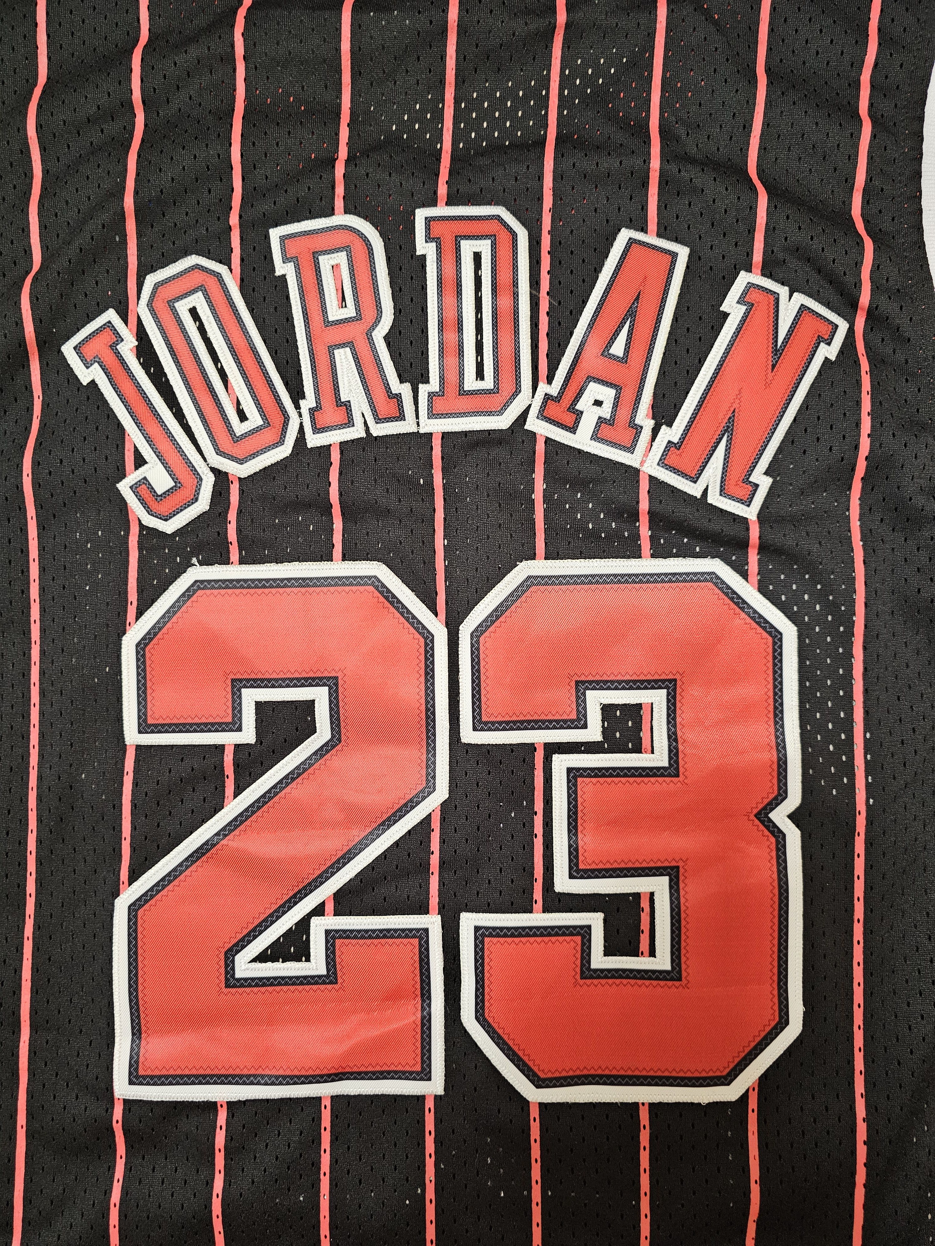 Vintage CHICAGO BULLS NIKE VINTAGE JORDAN JERSEY BASKETBALL SHIRT Size US XL / EU 56 / 4 - 4 Thumbnail