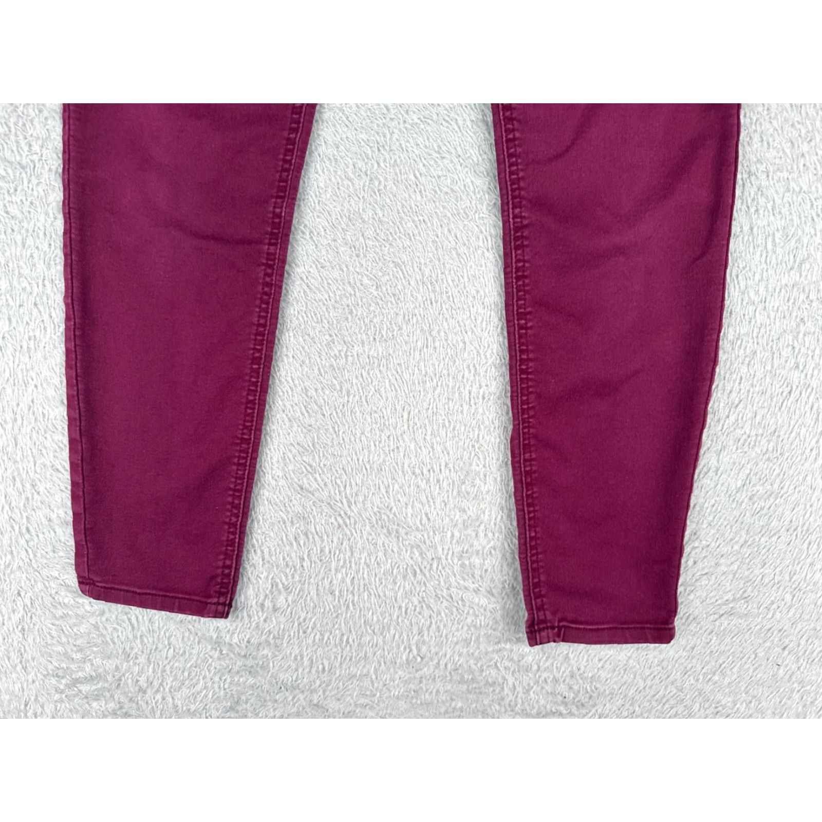 Vintage Tinseltown Jeans Juniors 9 Skinny Mid Rise Magenta Cotton Blend Stretch 28x26 Denim Womens Jeans 5-Pocket Zipper Distressed Velvety Size 30" / US 8 / IT 44 - 2 Thumbnail