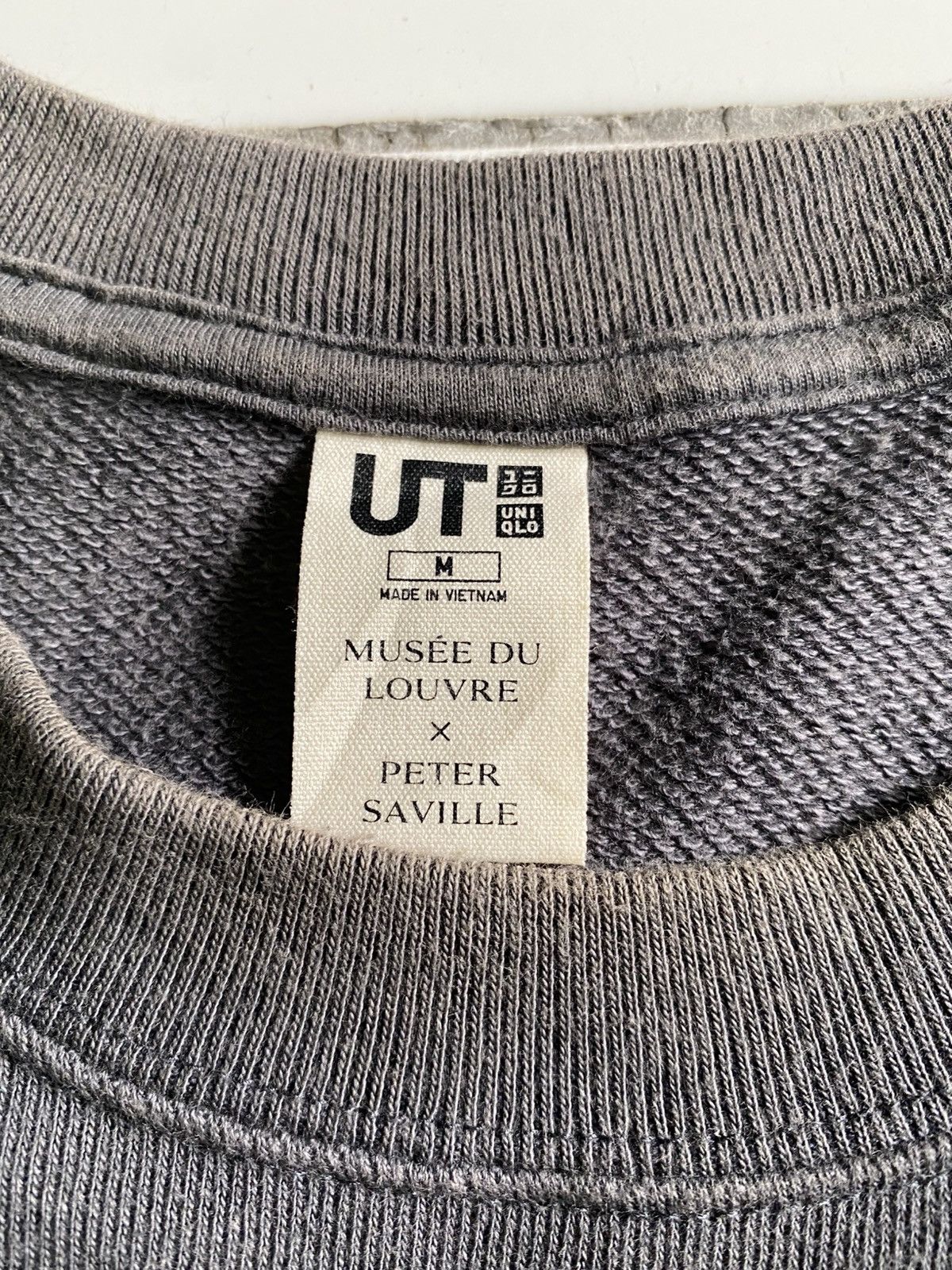 Uniqlo The mona lisa Musee du Louvre x peter saville sweatshirt 