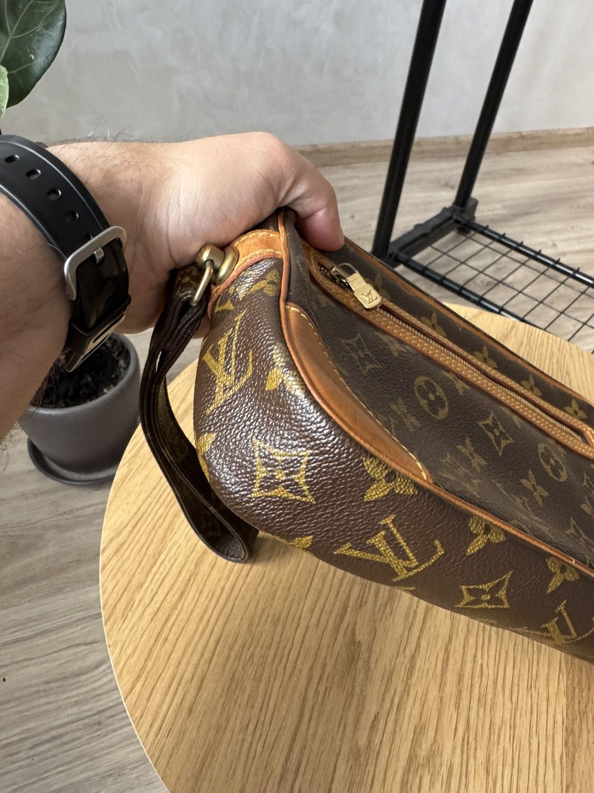 Louis Vuitton Louis Vuitton Brown Monogram Clutch Bag Size ONE SIZE - 4 Thumbnail