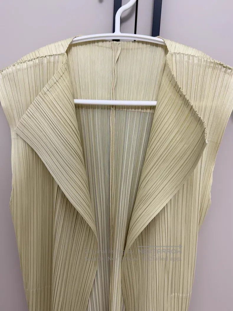 Issey Miyake Issey Miyake Yellow-beige Pleated Vest Size L / US 10 / IT 46 - 6 Thumbnail