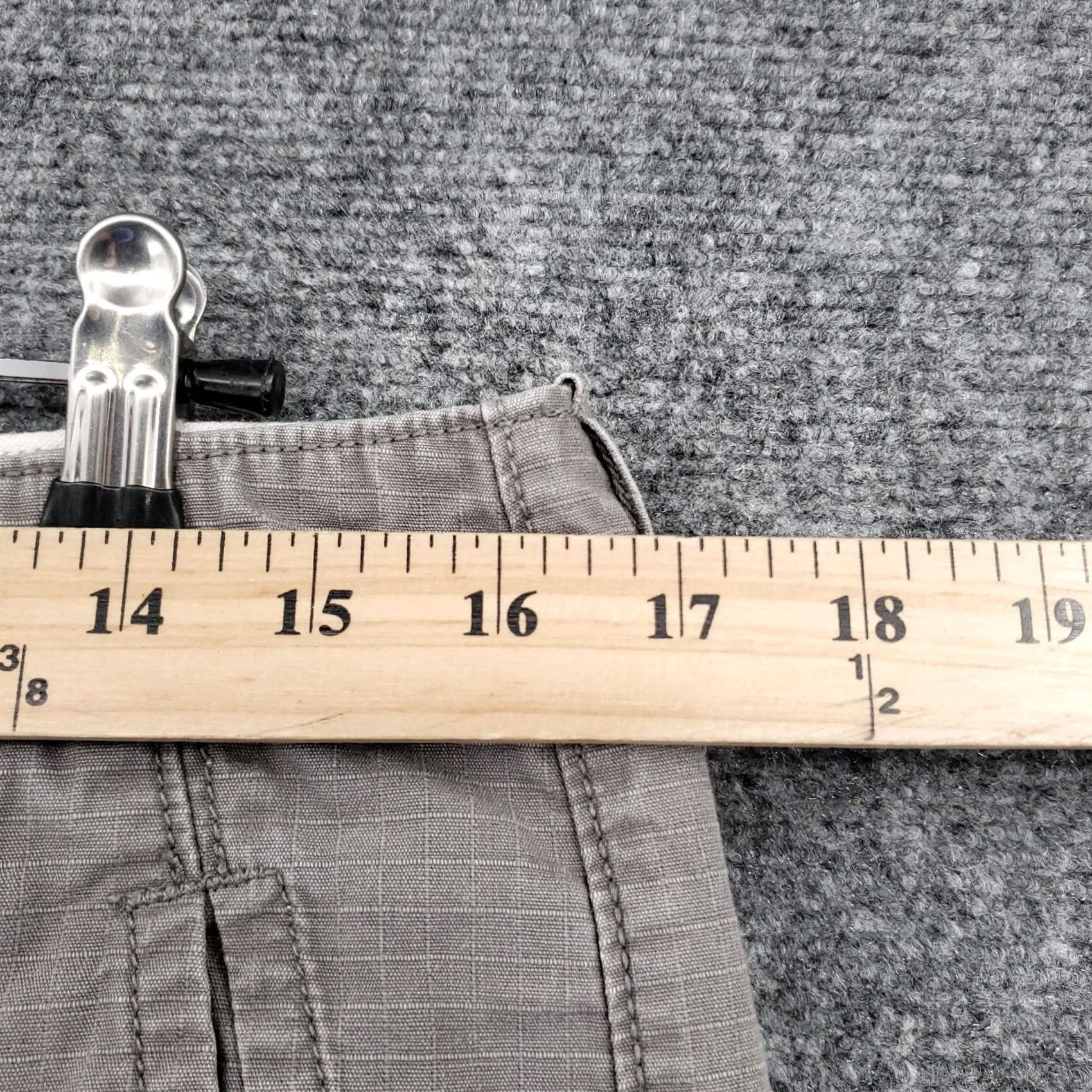 Levi's Levi's Cargo Shorts Mens 30 Gray Utility Zip Fly Bermuda Inseam 10in Size US 30 / EU 46 - 7 Thumbnail