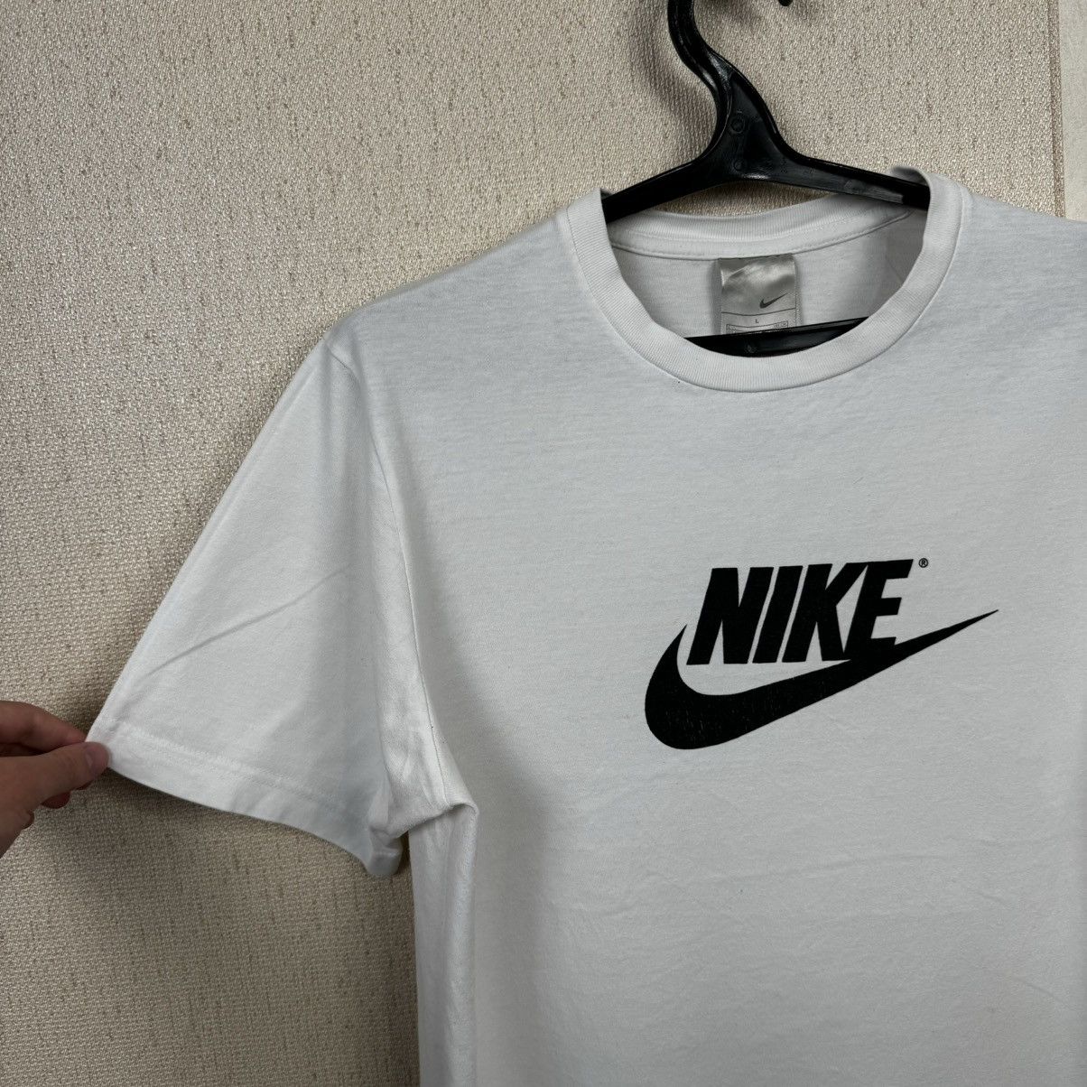 Nike × Vintage Vintage Nike T shirt 00s Centre Logo White Oversized L Size US L / EU 52-54 / 3 - 9 Thumbnail