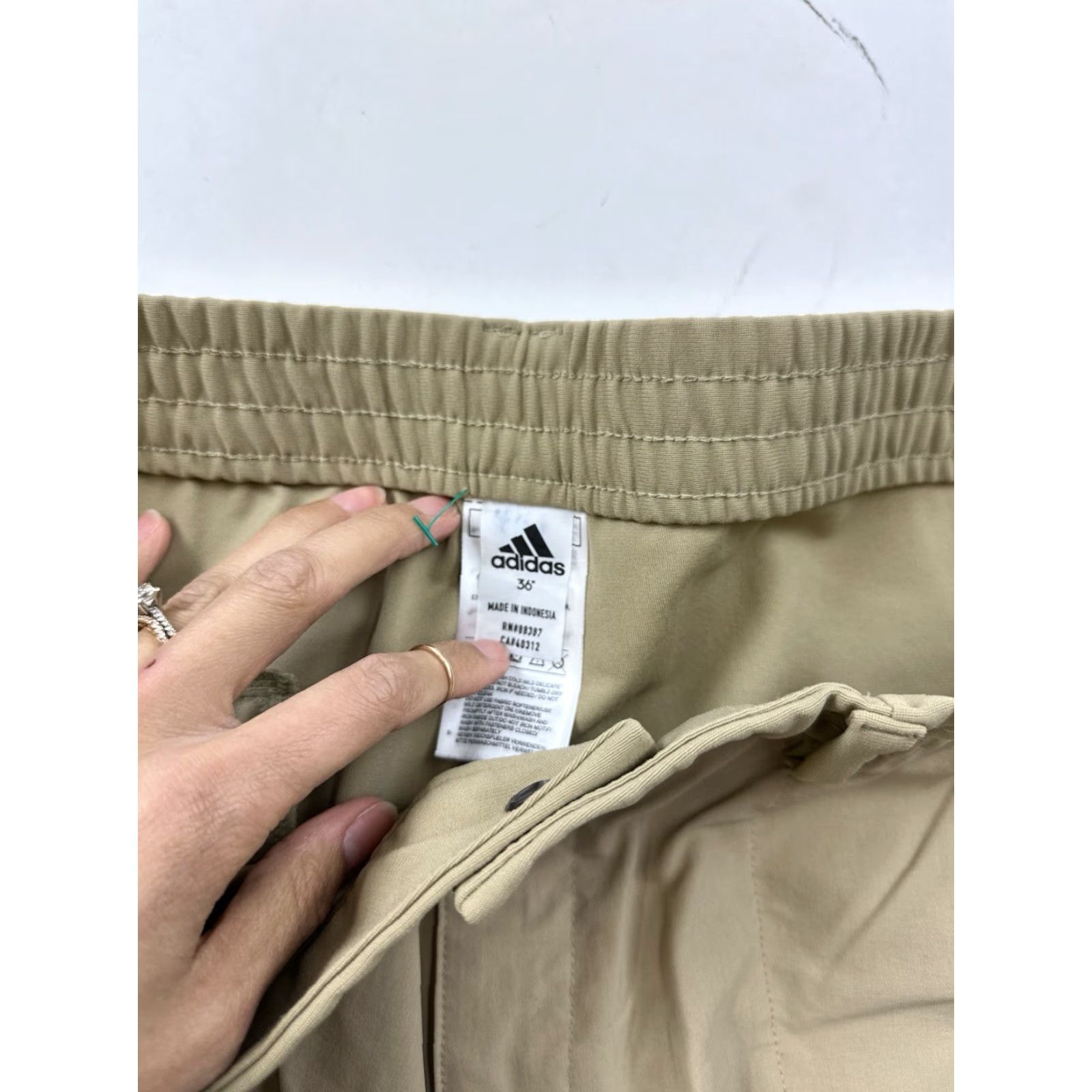 Adidas Adidas Shorts Men 36 Beige Chino Casual Sports Golf Outdoor Pockets Men’s Size US 36 / EU 52 - 4 Thumbnail