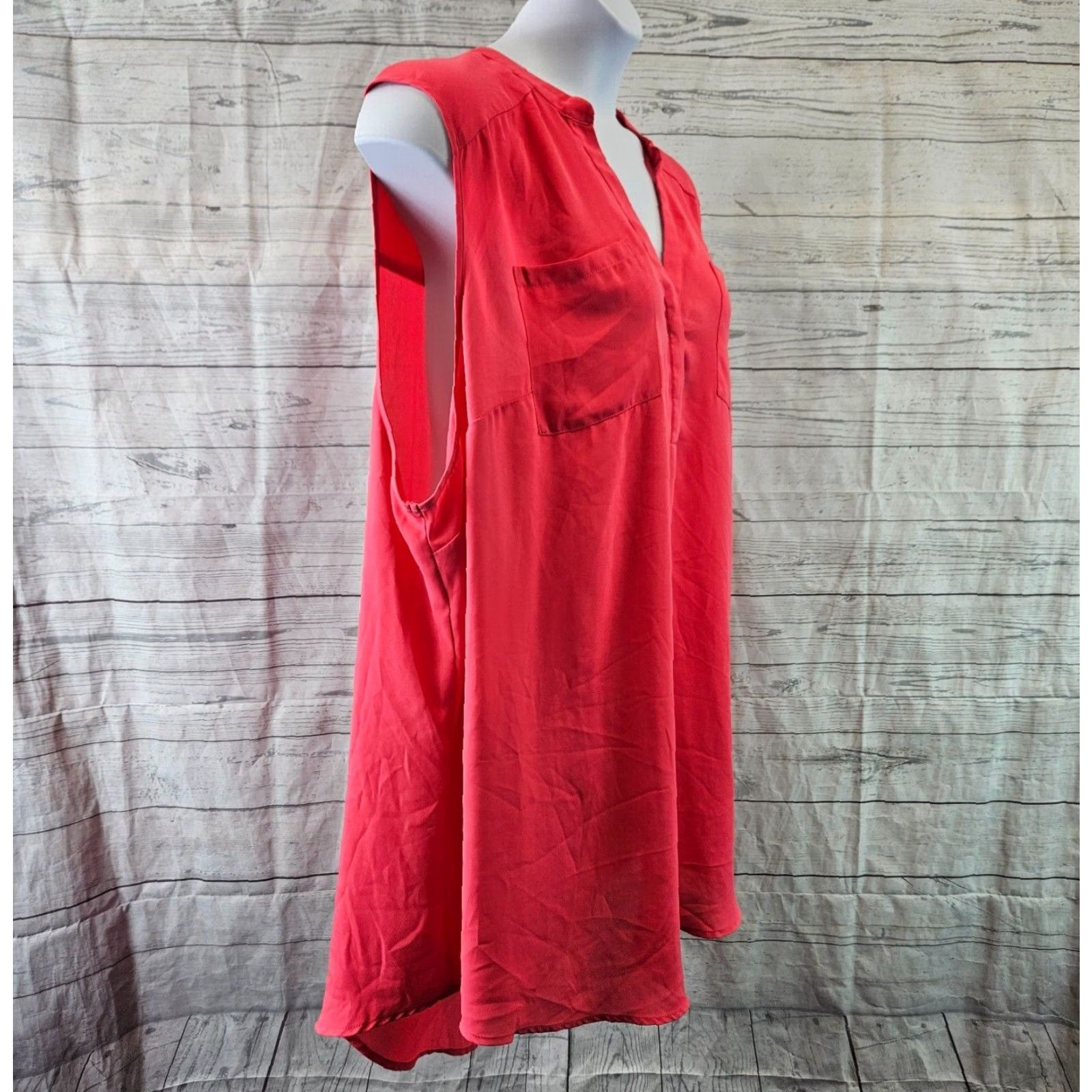 Torrid **Torrid Women's Size 5X Solid Pink Sleeveless V-Neck Blouse** User: Torrid Women's Size 5X Solid Pink Sleeveless V-Neck Blouse Size XXL / US 16-18 / IT 52-54 - 3 Thumbnail