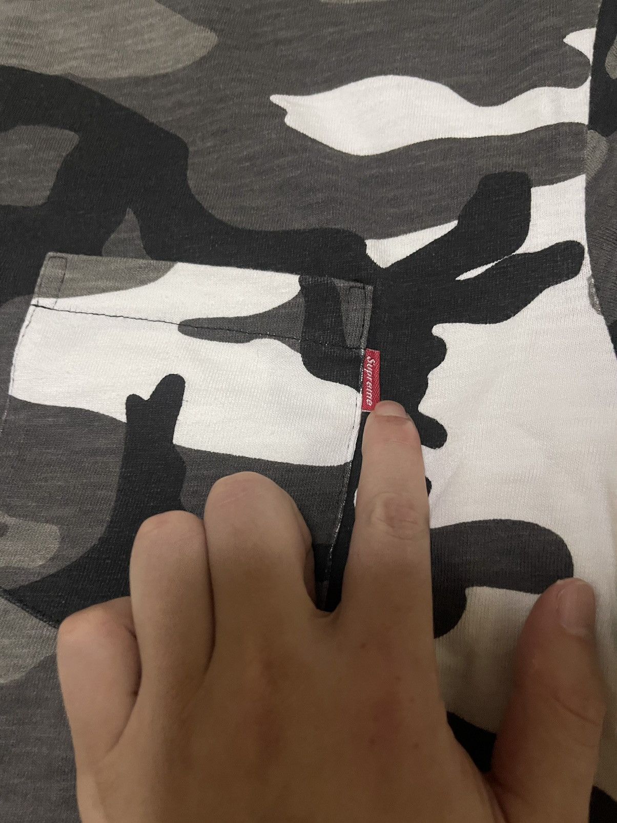 Supreme Supreme snow camo fw18 pocket tee Small size Size US S / EU 44-46 / 1 - 4 Thumbnail