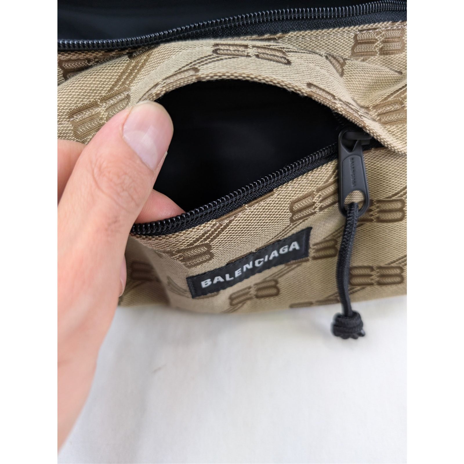 Balenciaga o1rshd1 Size: OS/ BB monogram jacquard canvas Belt Bag Brown Size ONE SIZE - 11 Thumbnail