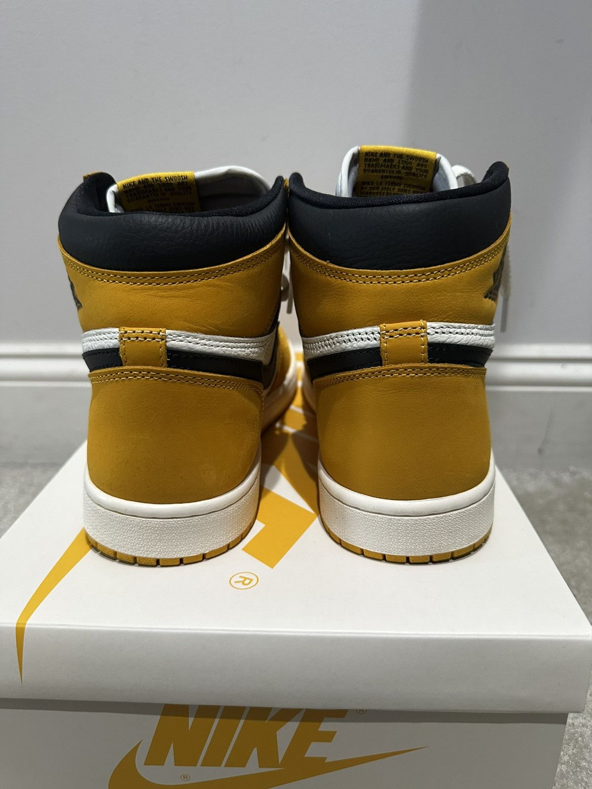 Jordan Brand Air Jordan 1 High OG Yellow Ochre Size US 9 / EU 42 - 4 Thumbnail