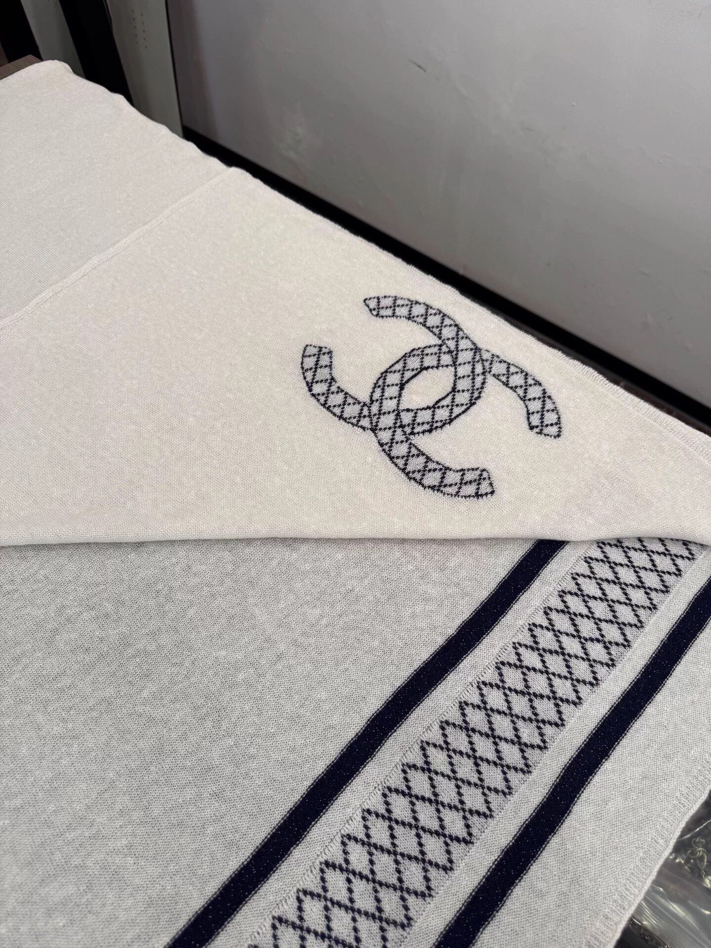 Chanel Chanel b&w CC quilted cashmere scarf 60x200cm Size ONE SIZE - 5 Thumbnail
