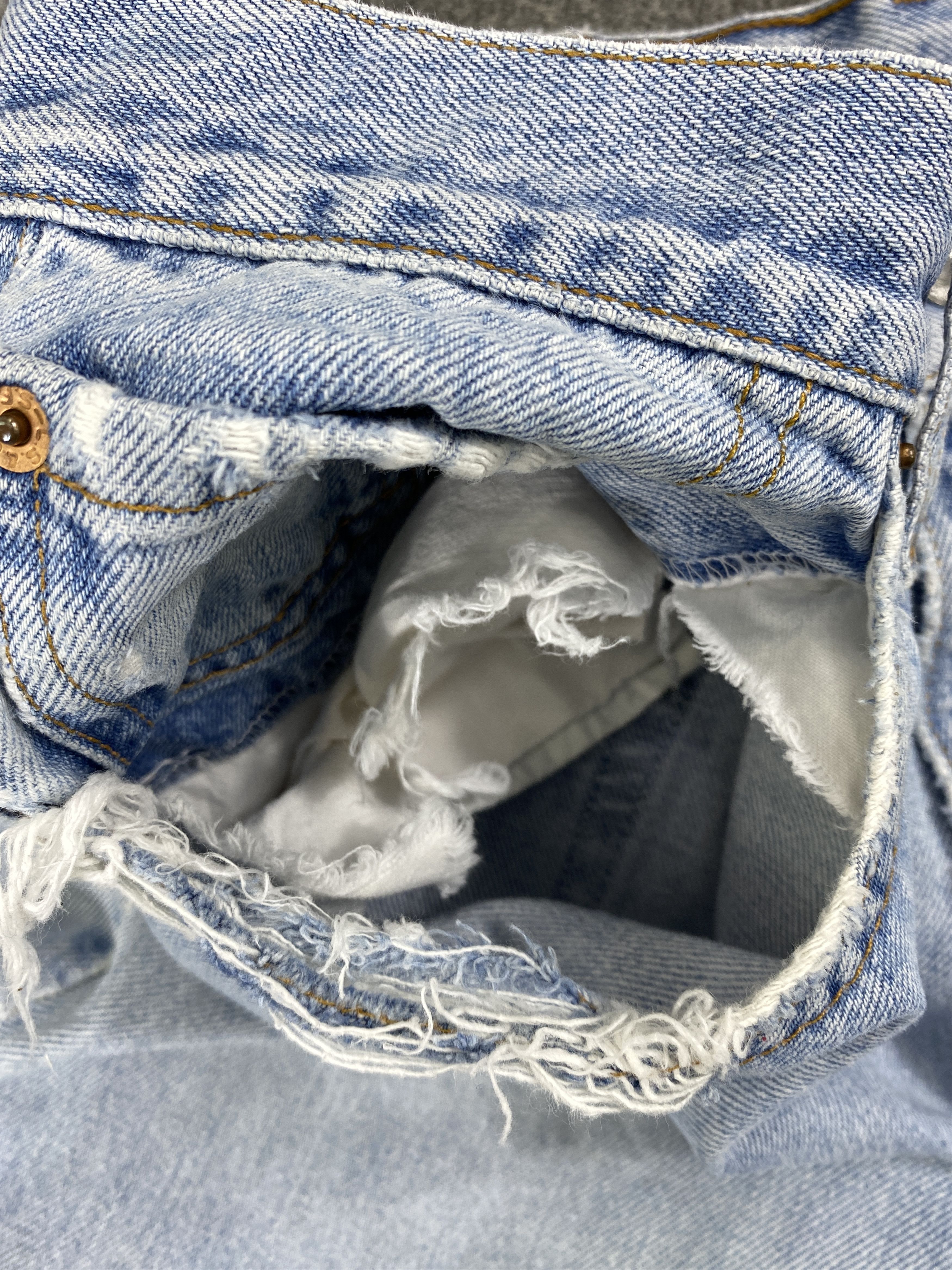 Levi's Mid Blue Vintage Levi's 550 Jeans 33x31 Denim -SJ015 Size US 33 - 11 Thumbnail