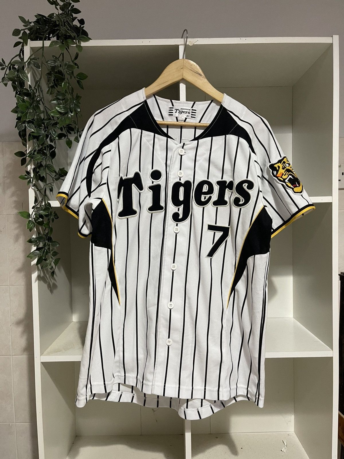 Mizuno Hanshin Tigers Size US L / EU 52-54 / 3 - 2 Thumbnail