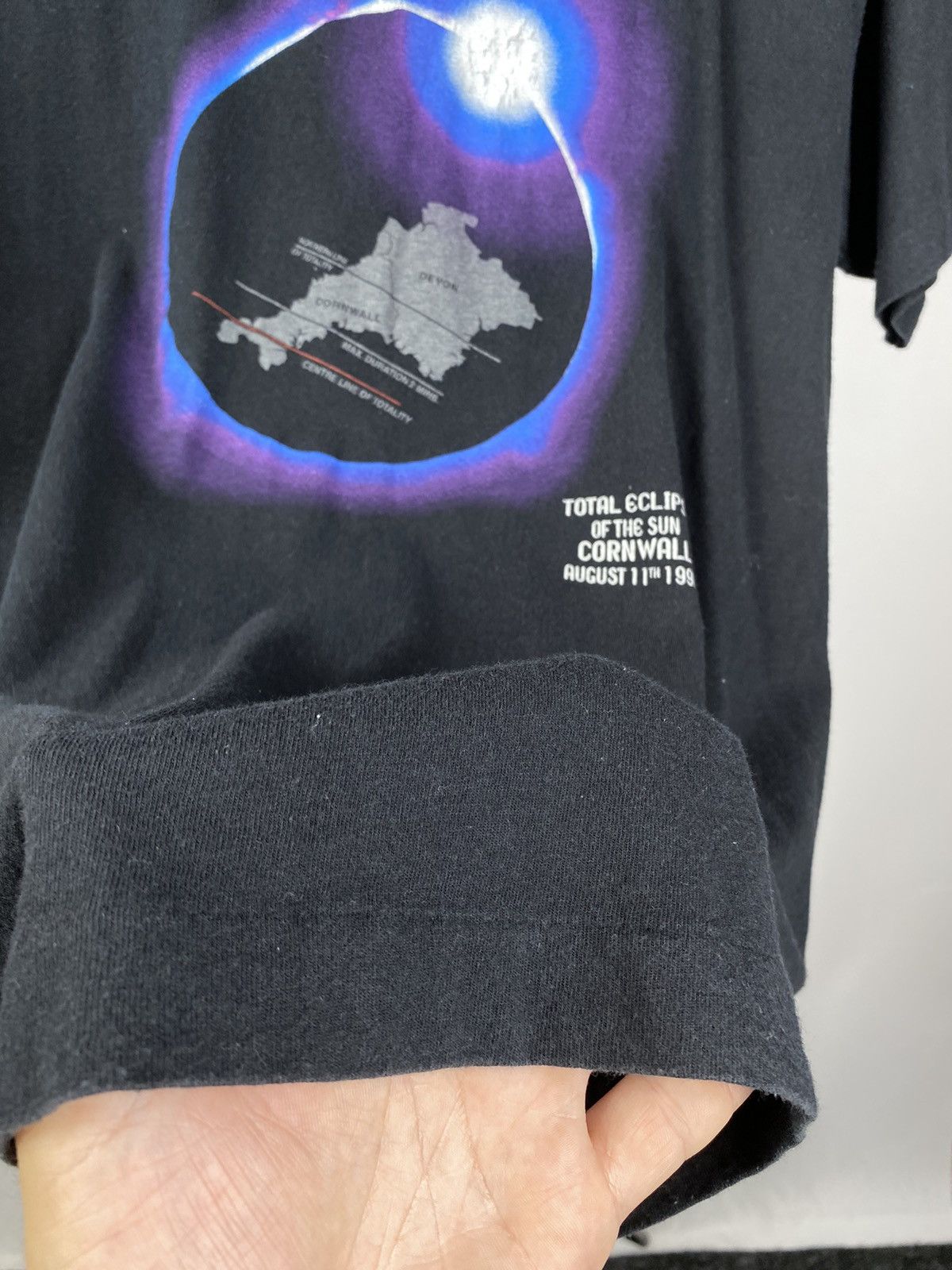Vintage Total Eclipse Of The Sun August 1999 Cornwall Tshirt Size US L / EU 52-54 / 3 - 6 Thumbnail