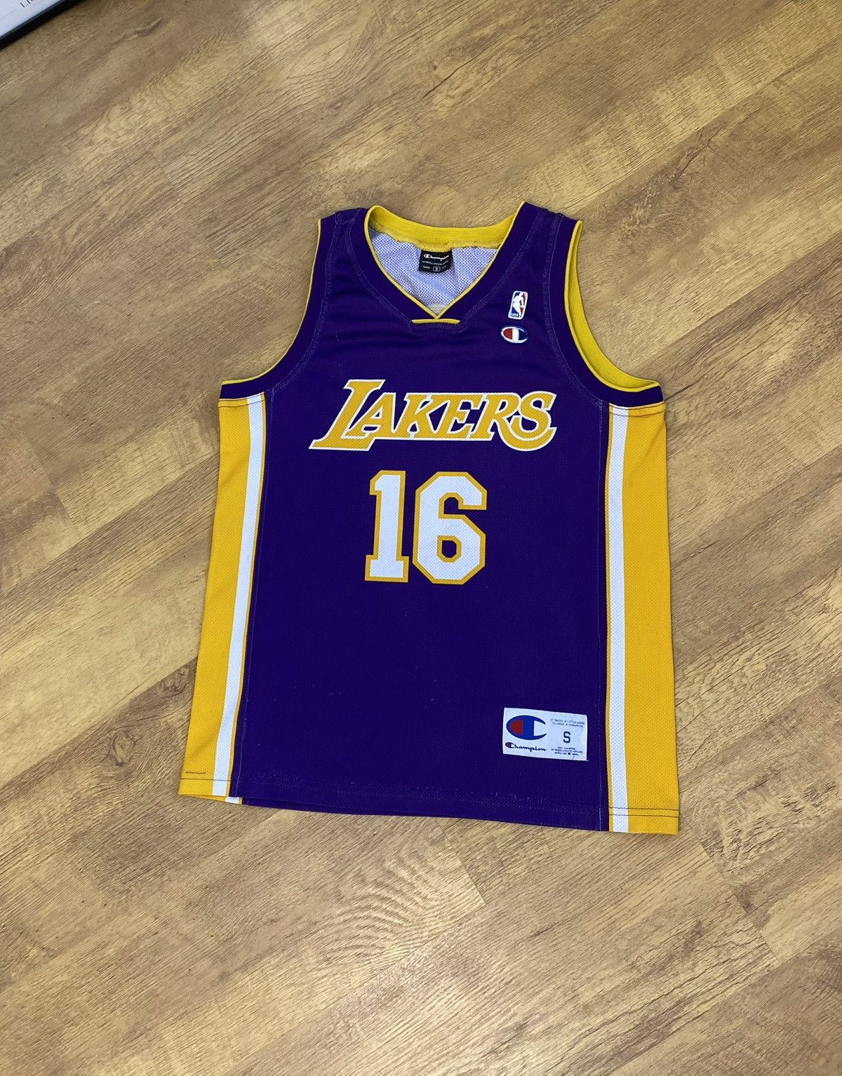 Champion Vintage champion Lakers NBA Jersey 16 Gasol ! Size US S / EU 44-46 / 1 - 2 Thumbnail