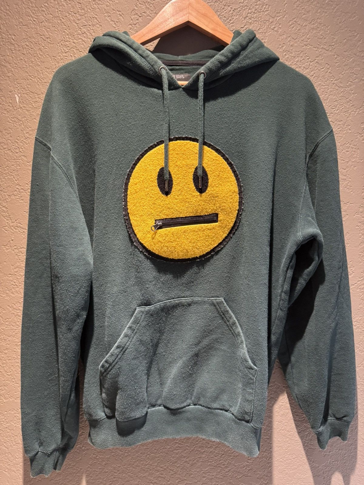 10 Deep Smiley Face Zip Green Hoodie Hidden Pocket