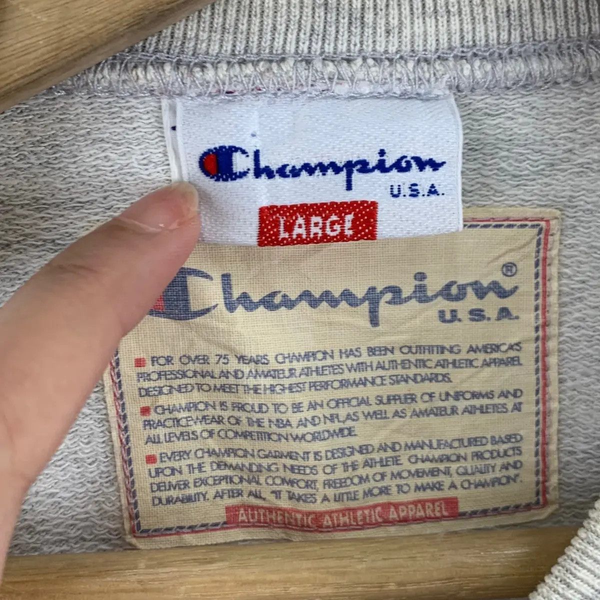 Champion Vintage 90’ CHAMPION USA Center Logo Reverse Weave Size L / US 10 / IT 46 - 5 Thumbnail