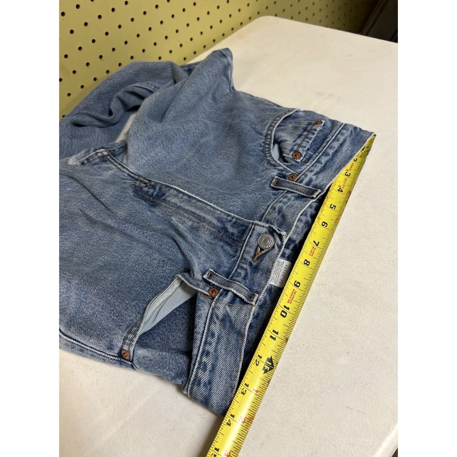 Levi's VINTAGE Levi's 550 Denim Jeans Distressed Tapered Leg Sz 9 Juniors Women 90s Distressed 550 Model Jeans Boys? Wait. Size 30" / US 8 / IT 44 - 5 Thumbnail