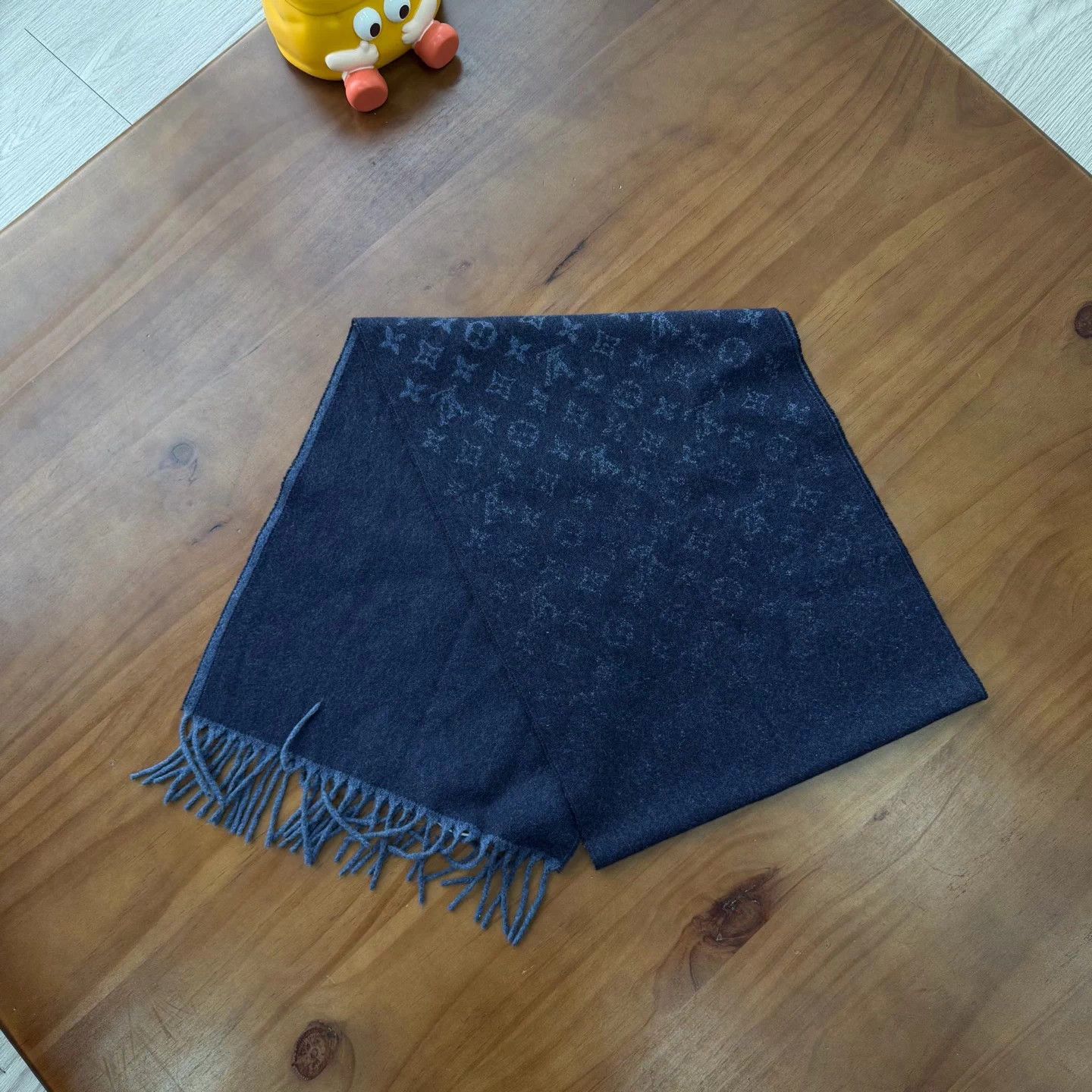 Louis Vuitton LV Navy Blue Ombré Cashmere Scarf 180x34 Near Mint Size ONE SIZE - 1 Thumbnail