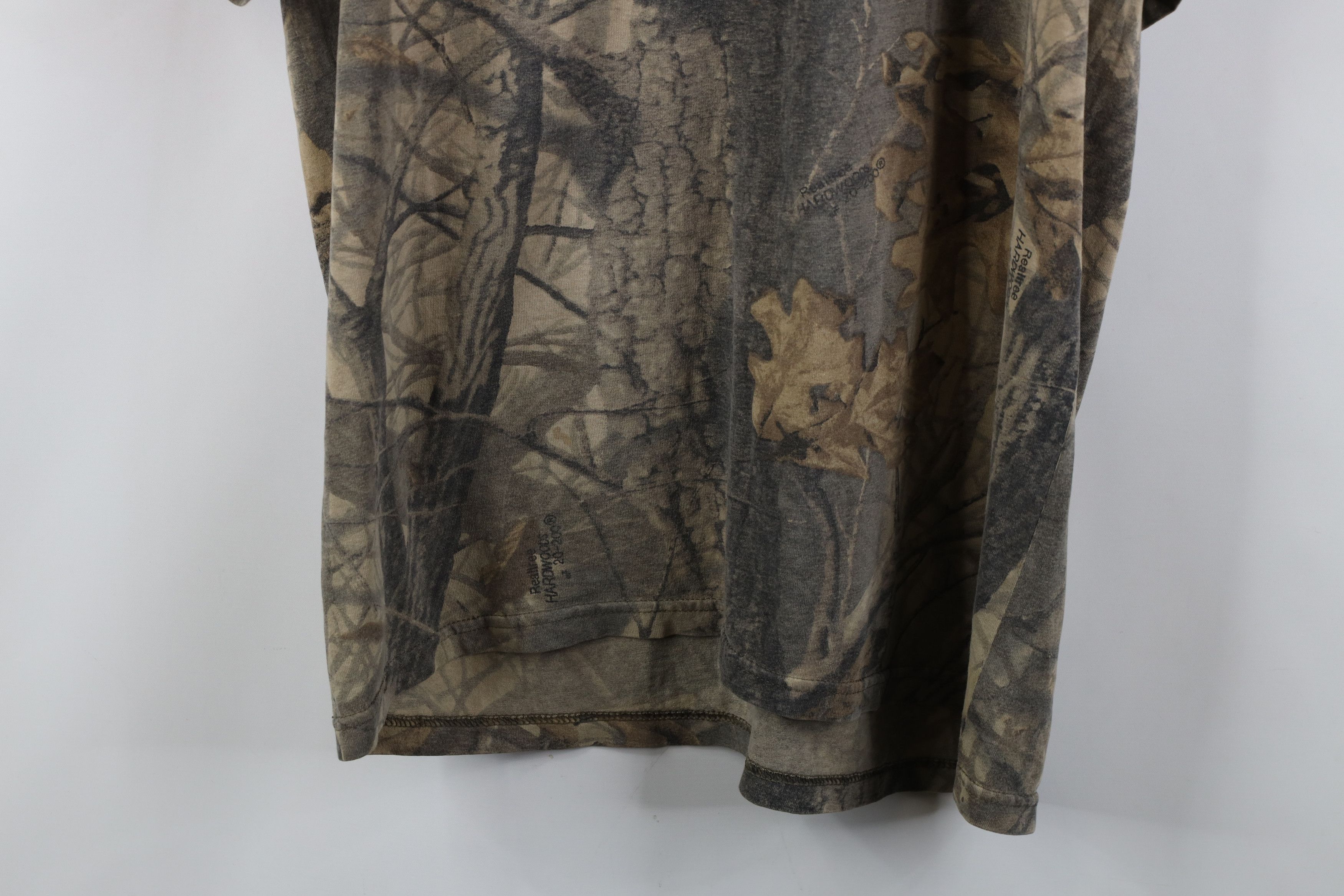 Vintage Vintage 90s Streetwear Realtree Camouflage Pocket T-Shirt Size US L / EU 52-54 / 3 - 13 Thumbnail