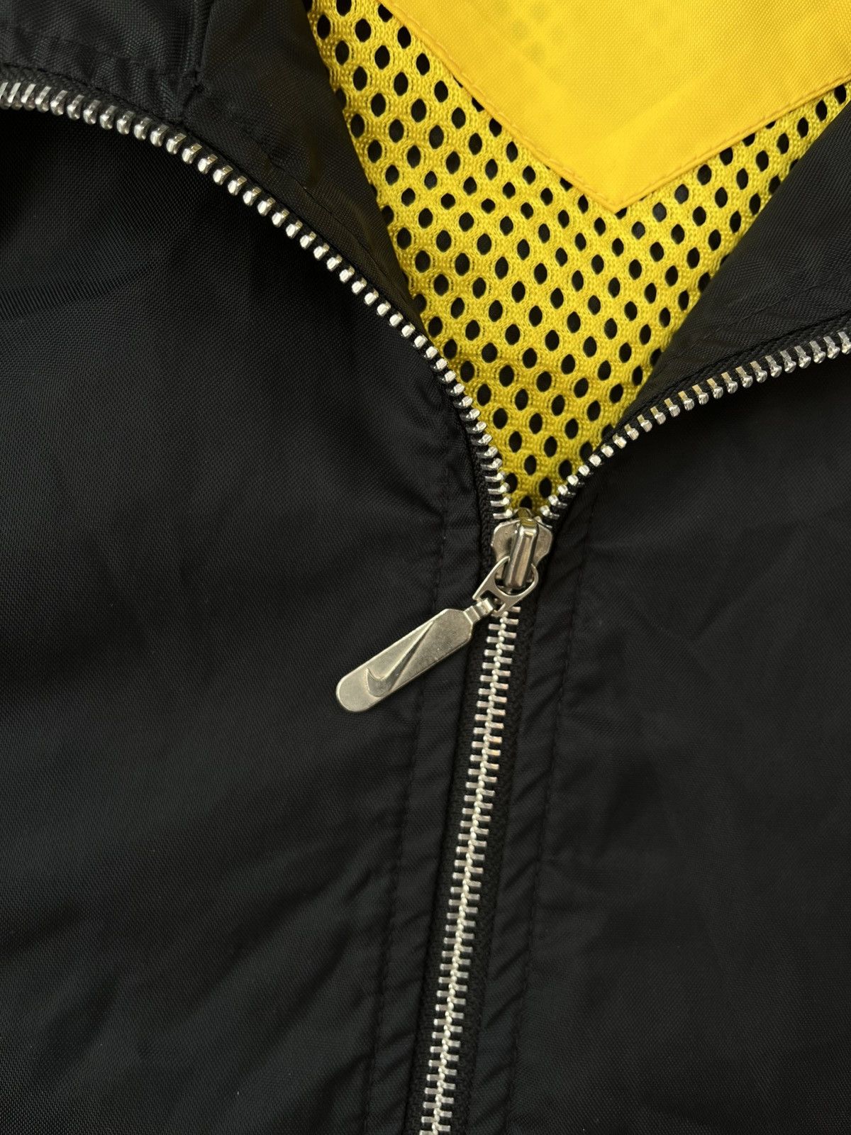 Nike 90’s NIKE BIG BACK SWOOSH LOGO OVERSIZED RETRO TRACK JACKET Size US XL / EU 56 / 4 - 5 Thumbnail