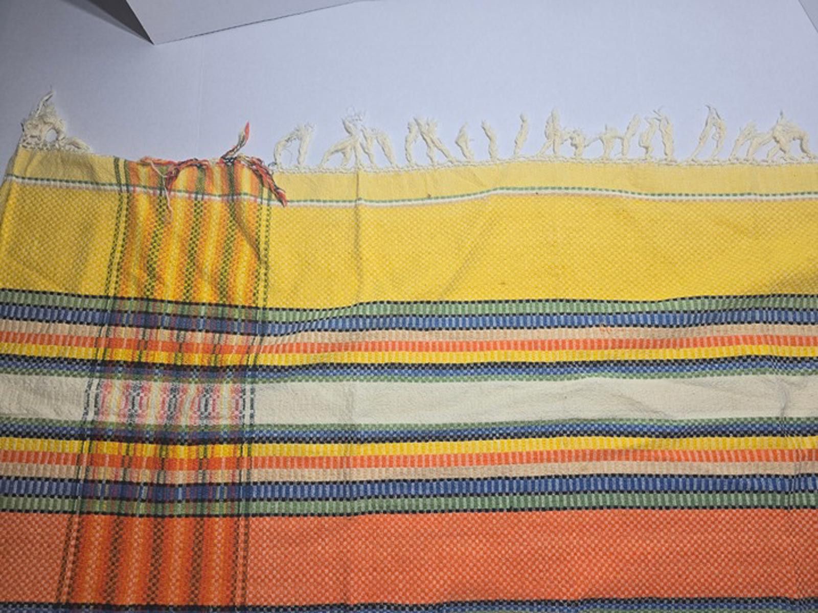 Handmade Vintage: Handmade Woven: Mexico: 4' Square: Tapestry Size ONE SIZE - 4 Thumbnail