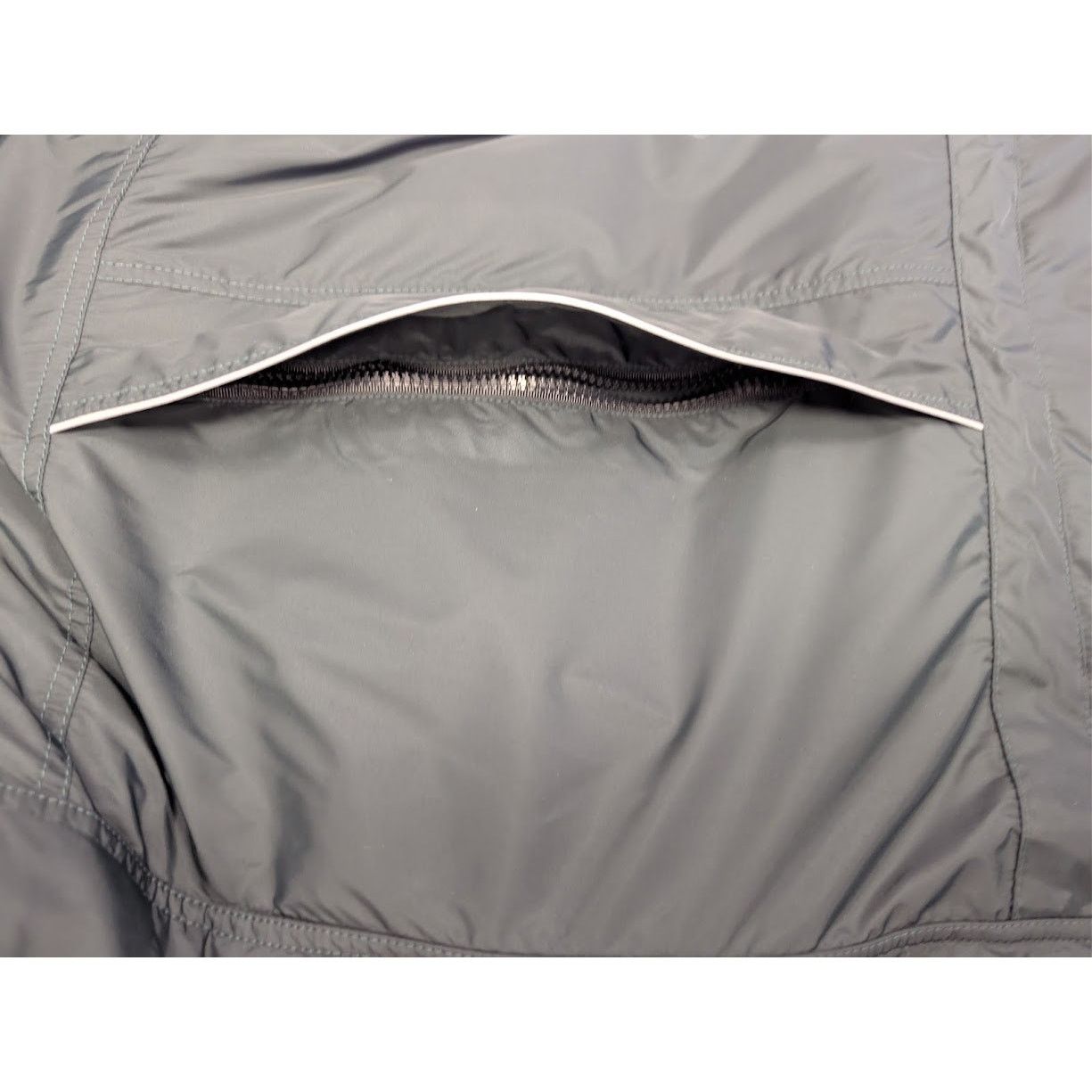 Balenciaga o1rshd1 Mat Nylon Wrap Gilet in Cypress Green Size US M / EU 48-50 / 2 - 15 Thumbnail