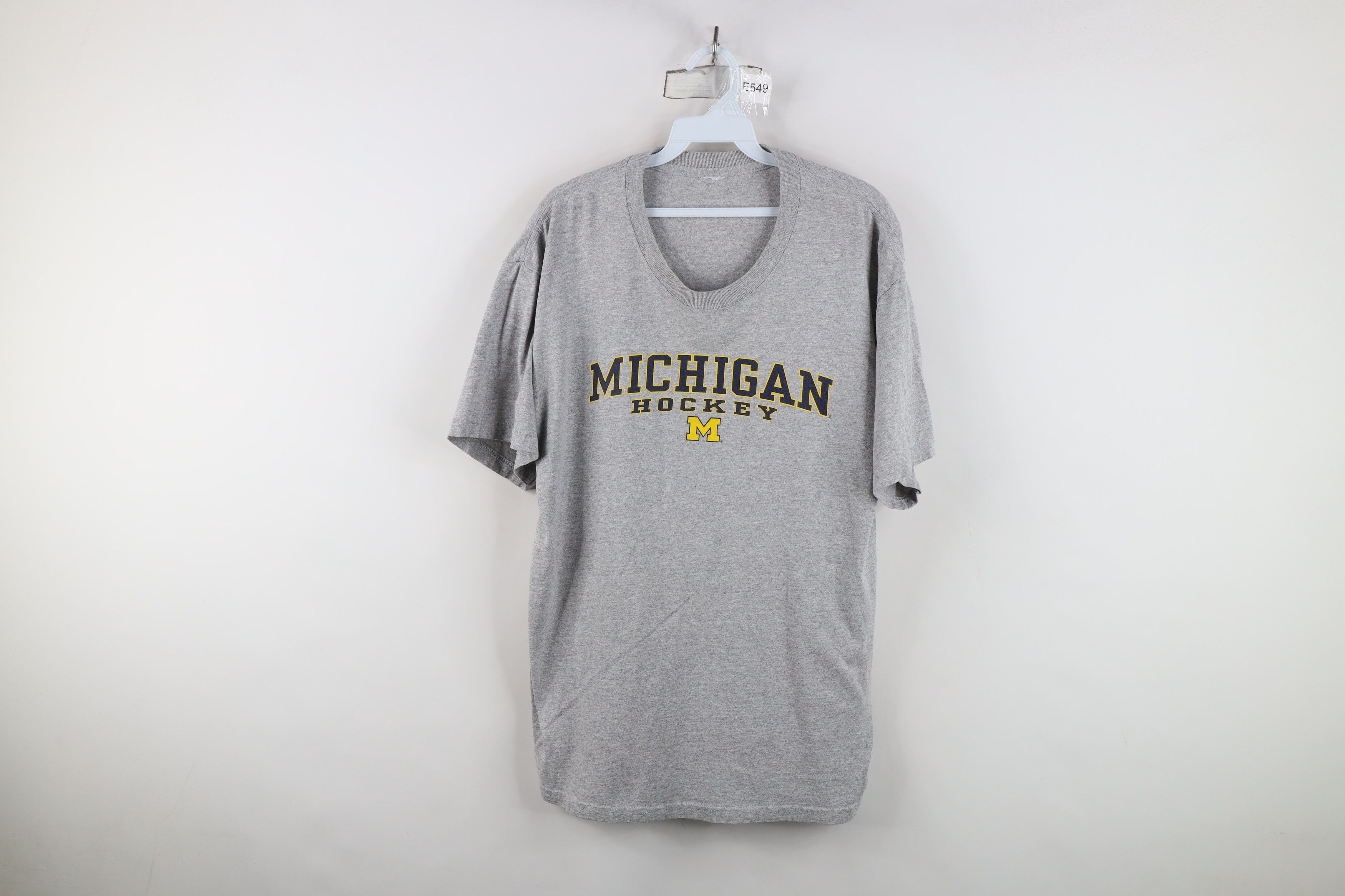 Vintage Vintage 90s University of Michigan Hockey T-Shirt Gray Size US L / EU 52-54 / 3 - 1 Thumbnail
