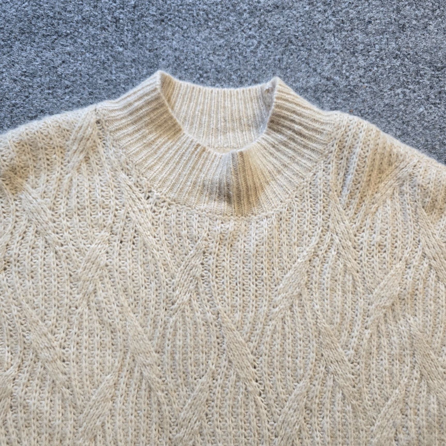 FatFace Fat Face Sweater Women Size 6 Beige Cable-Knit Pockets Soft Fuzzy Capsule Casual Shirt Size M / US 6-8 / IT 42-44 - 2 Thumbnail