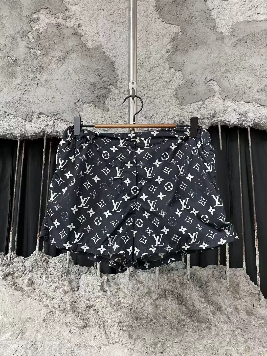 Louis Vuitton Louis Vuitton Monogram Print Shorts Size US 38 / EU 54 - 1 Thumbnail