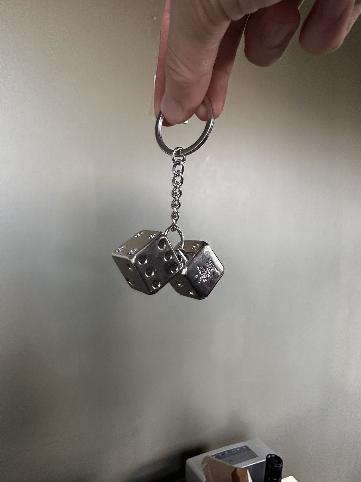 STUSSY METAL DICE KEYCHAIN SILVER