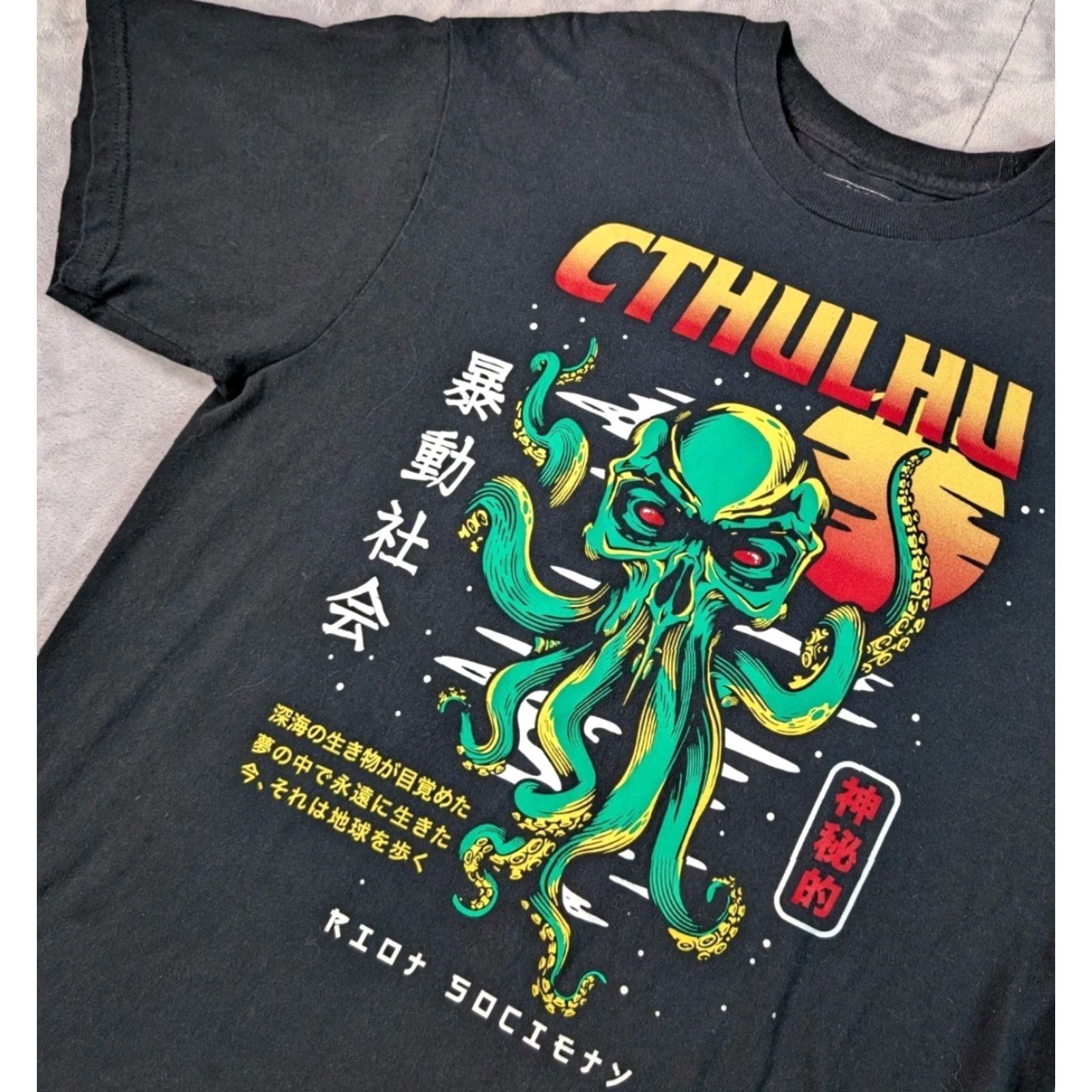 Vintage Riot Society Cthulhu Skull Graphic Print T-Shirt Black L Men's Shirt Crew Neck Short Sleeve 90s Octopus Skull Brand Riot Society Size US L / EU 52-54 / 3 - 2 Thumbnail