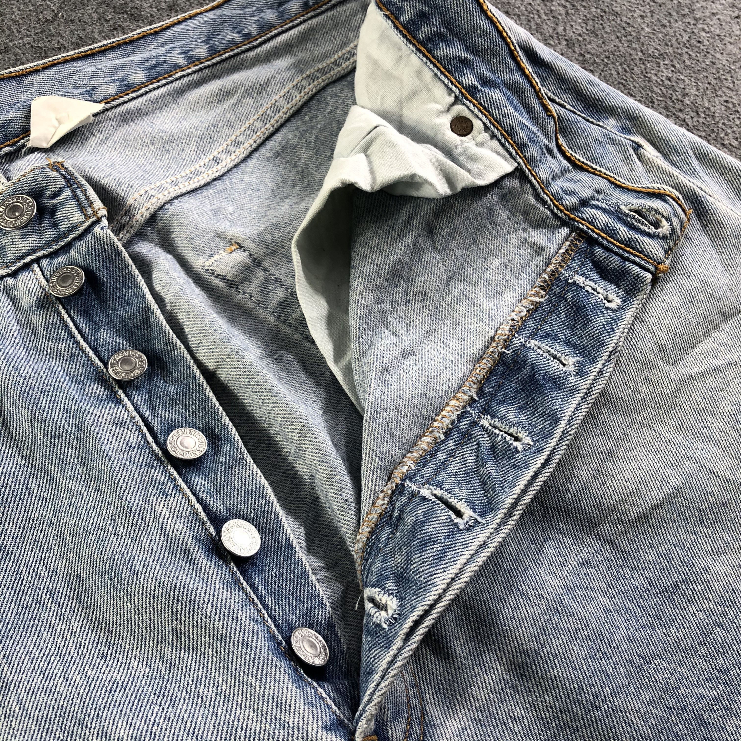 Levi's Vintage Light Wash Levis 501 Jeans-J4493 Size US 37 - 7 Thumbnail