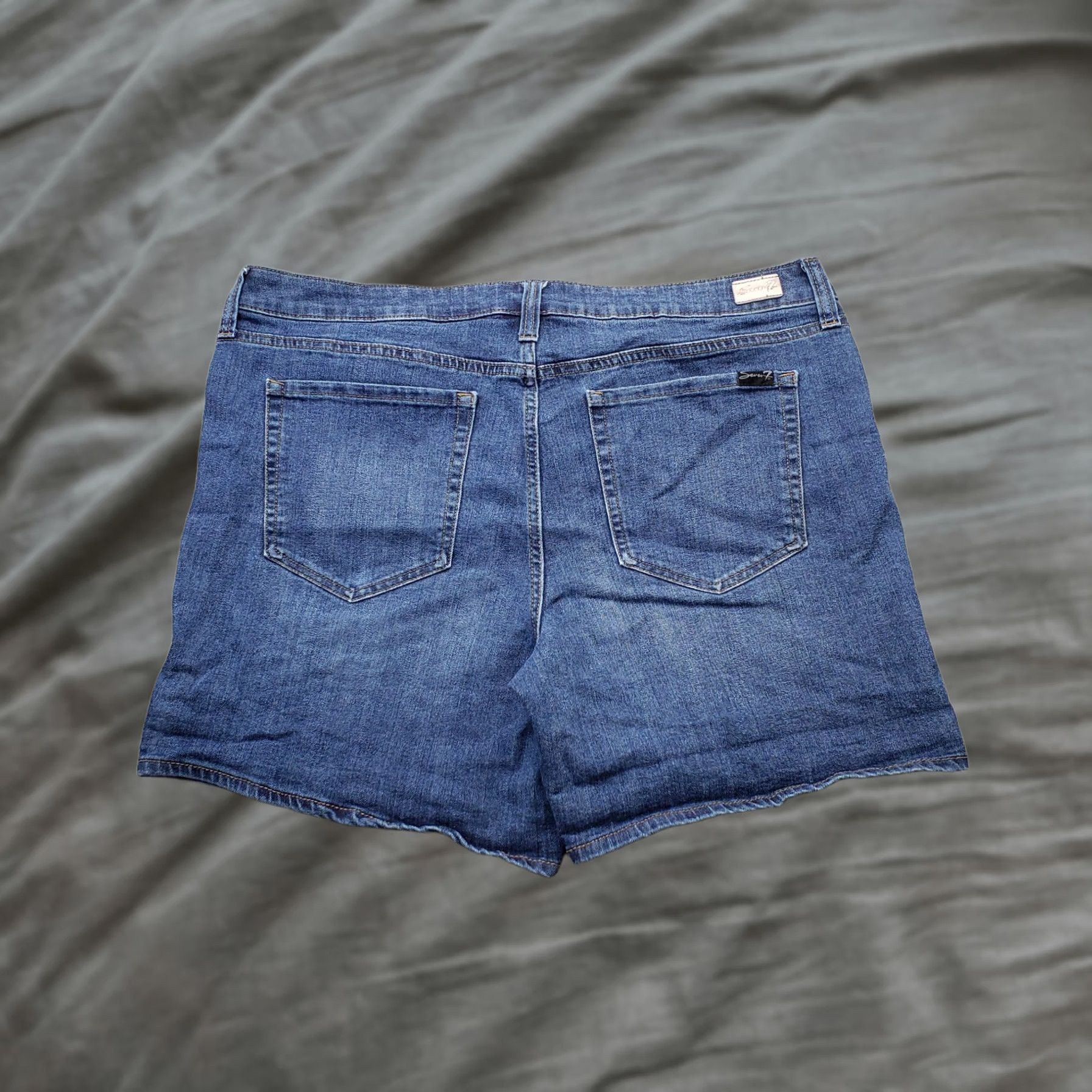 Vintage Seven7 Weekend Jeans Shorts Womens Size 14 Blue Denim Regular Fit Casual Outdoor Shirt Size 36" / US 14 / IT 50 - 1 Thumbnail