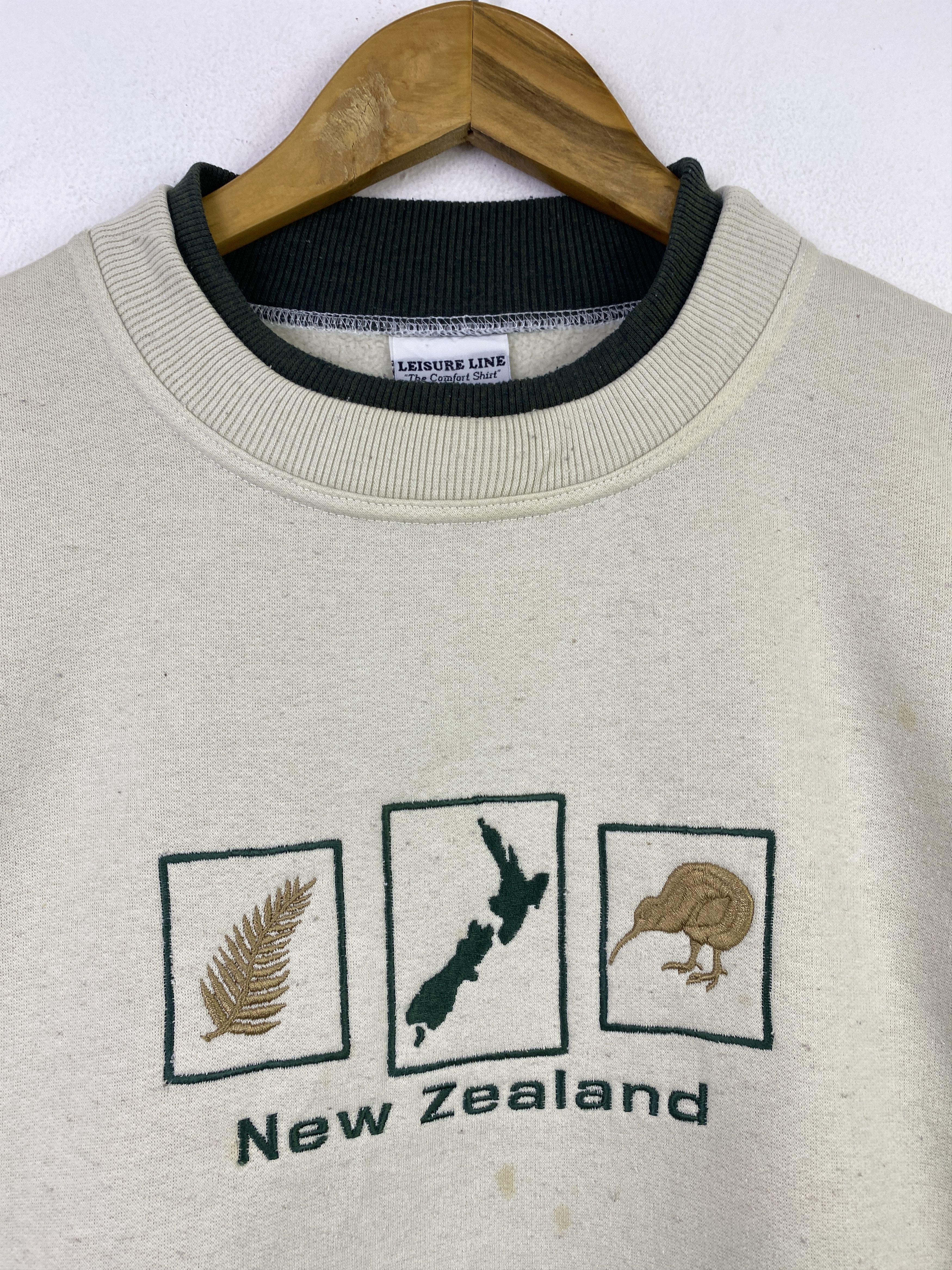Vintage Vintage New Zealand Embroidery Crewneck Sweatshirt SH0397 Size US L / EU 52-54 / 3 - 9 Thumbnail