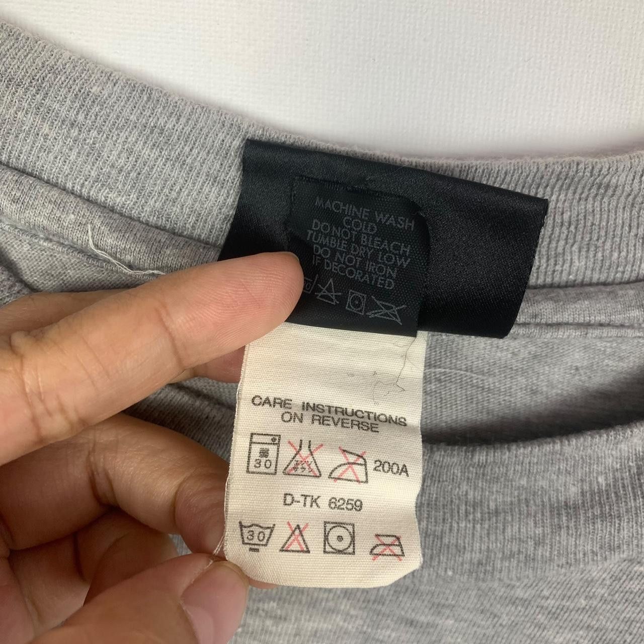 Vintage Vintage 90’ DKNY NEW YORK Donna Karan Box Logo Tee Size M / US 6-8 / IT 42-44 - 6 Thumbnail