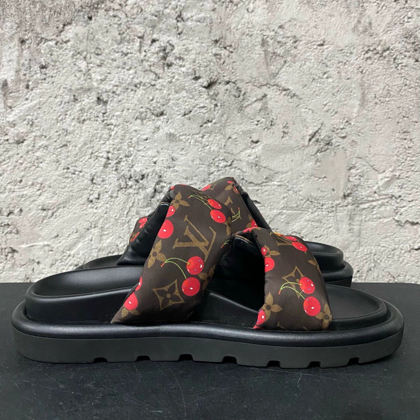Louis Vuitton LV x Takashi Murakami Velcro Slide Sandals 39 Size US 8.5 / IT 38.5 - 4 Thumbnail