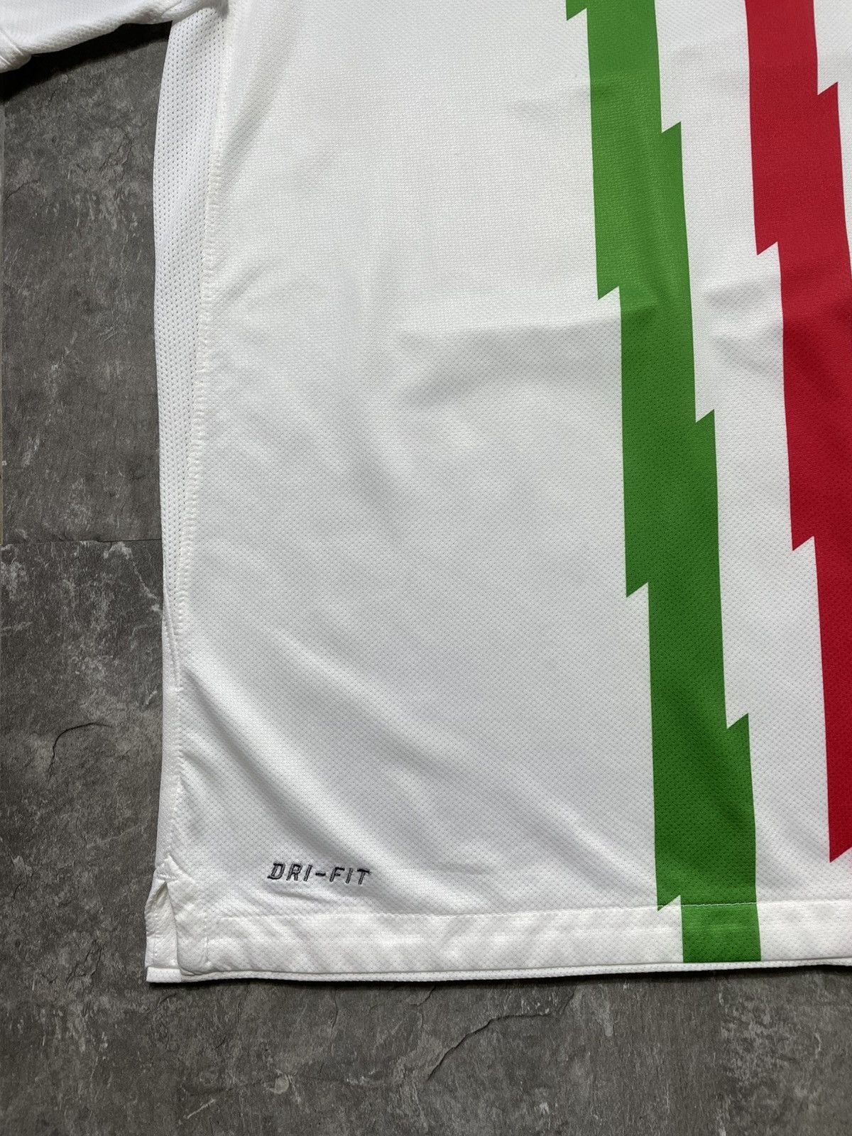 Nike NIKE JUVENTUS 2010/2011 AWAY FOOTBALL SHIRT SOCCER JERSEY Size US M / EU 48-50 / 2 - 4 Thumbnail