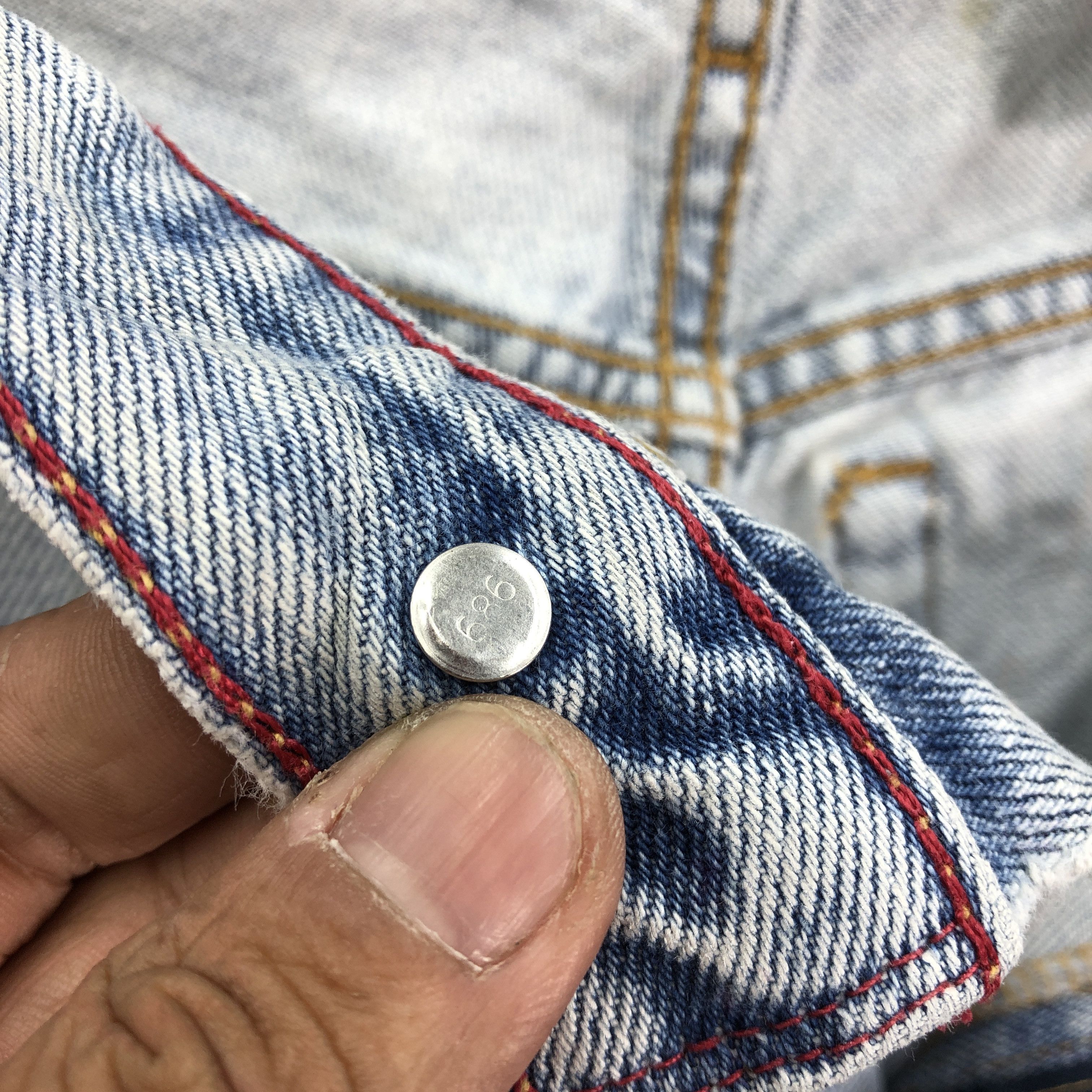 Levi's Vintage Levis 550 Light Wash Jeans Ripped Levi's Faded Denim Size US 30 / EU 46 - 8 Thumbnail