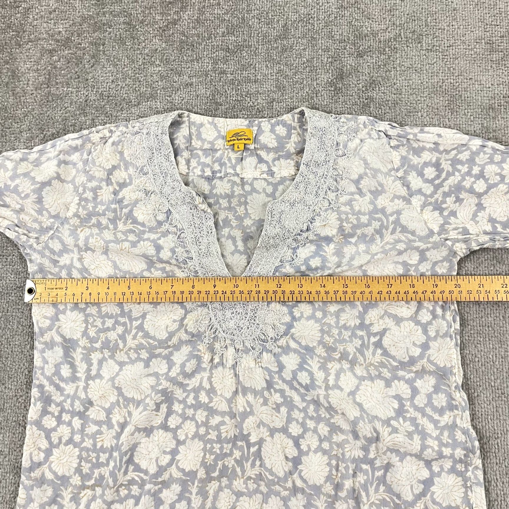 Vintage VINTAGE Roberta Roller Rabbit Blouse Womens Large Floral Lace Tunic Top All Seasons Casual Lightweight Gray Blue Size L / US 10 / IT 46 - 4 Thumbnail