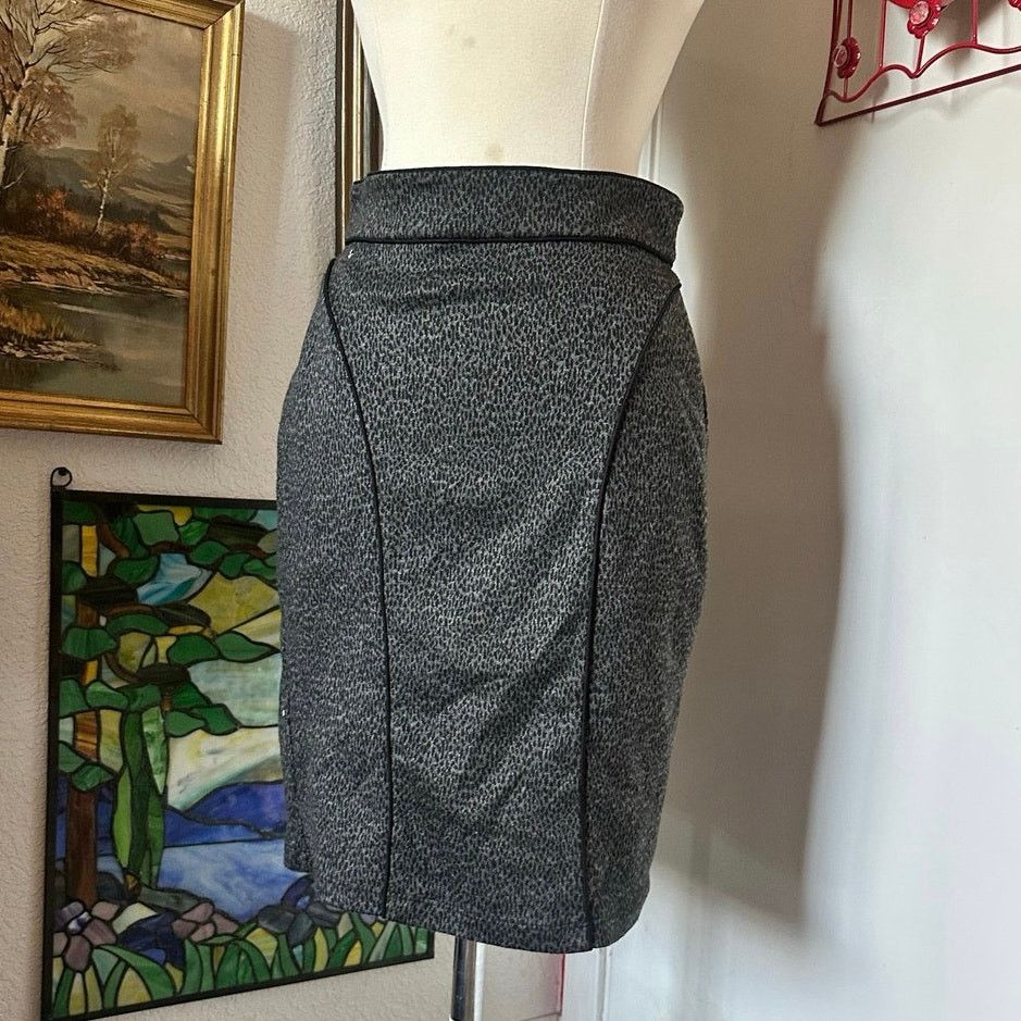 Forever 21 forever 21 gray black leopard print midi skirt Size 30" / US 8 / IT 44 - 1 Thumbnail