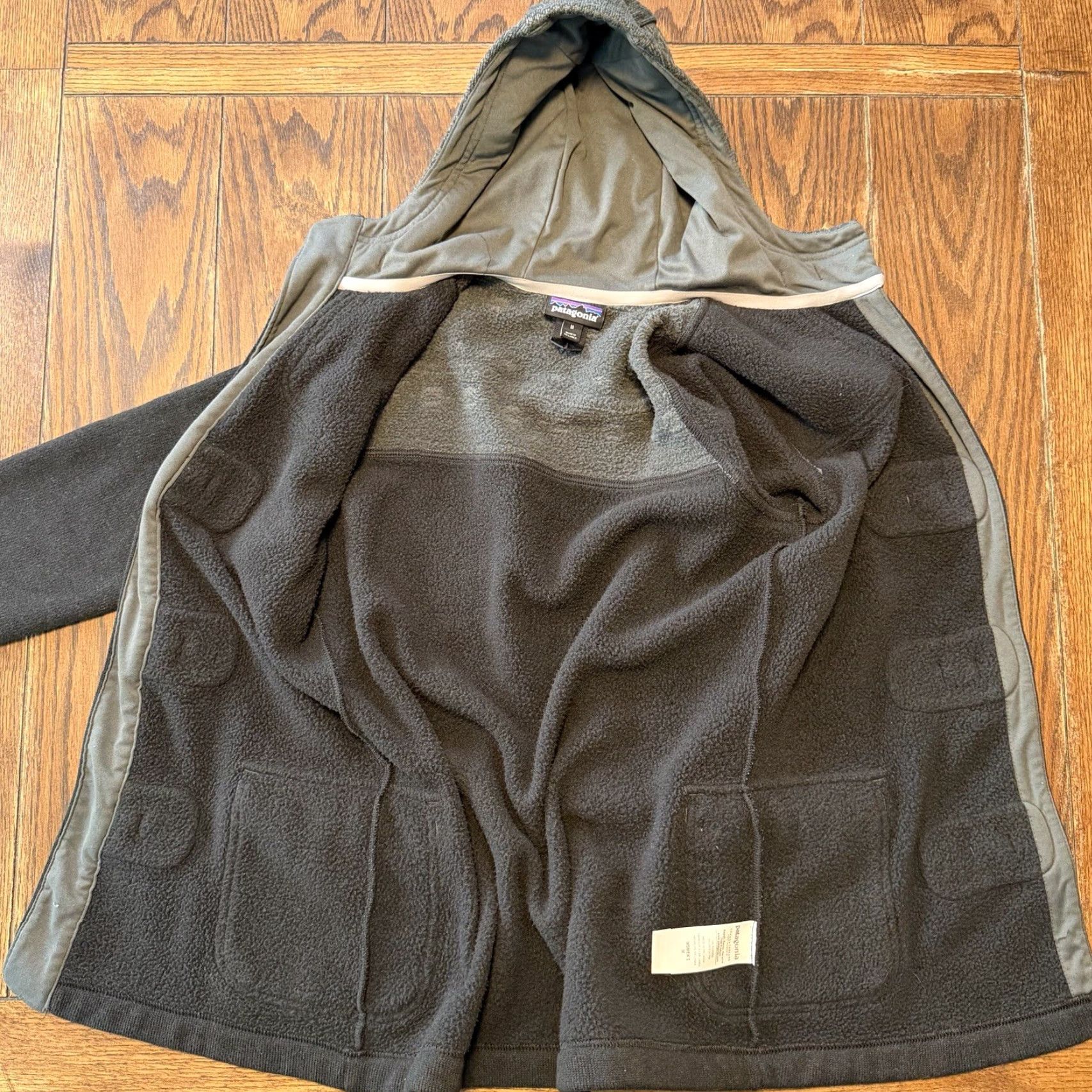 Patagonia Patagonia Womens Medium Black Gray Toggle Hooded Duffle Fleece Jacket Icelandic Parka Described as Great Condition Size M / US 6-8 / IT 42-44 - 4 Thumbnail