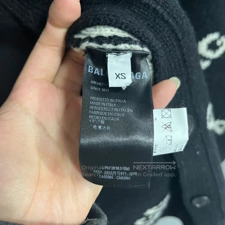 Balenciaga Balenciaga Black Logo All-Over Print V-neck Cardigan. Size US XS / EU 42 / 0 - 4 Thumbnail