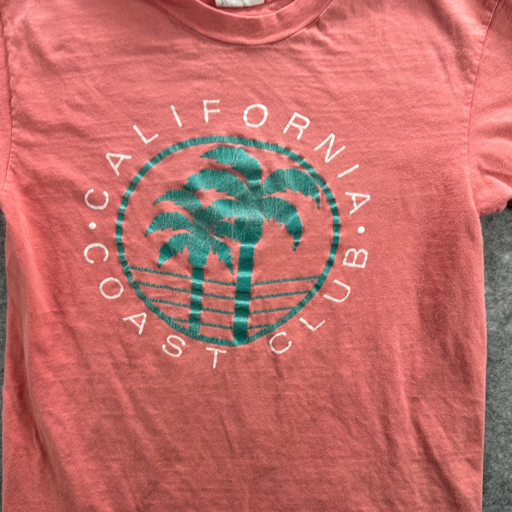 Hanes VINTAGE California Coast Club Shirt Mens Medium Pink Palm Trees Graphic 80s USA Size US M / EU 48-50 / 2 - 3 Thumbnail
