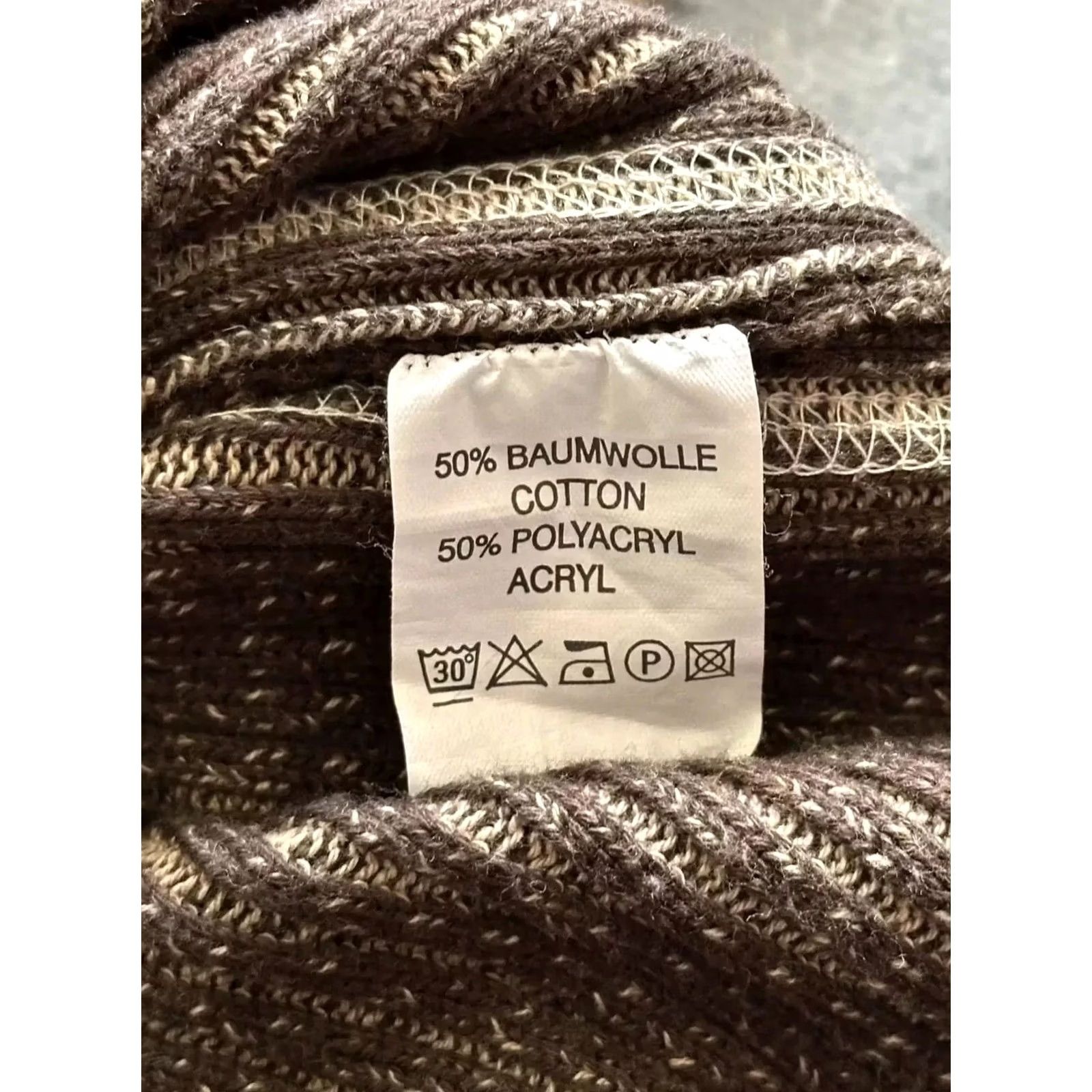 Vintage VINTAGE Unbranded Brown Knit Crewneck Sweater Sweatshirt Men’s M Adult Brown Knit Crewneck Pullover 52 cm Pit to Pit 69 cm Length 53 cm Sleeve Size US M / EU 48-50 / 2 - 5 Thumbnail