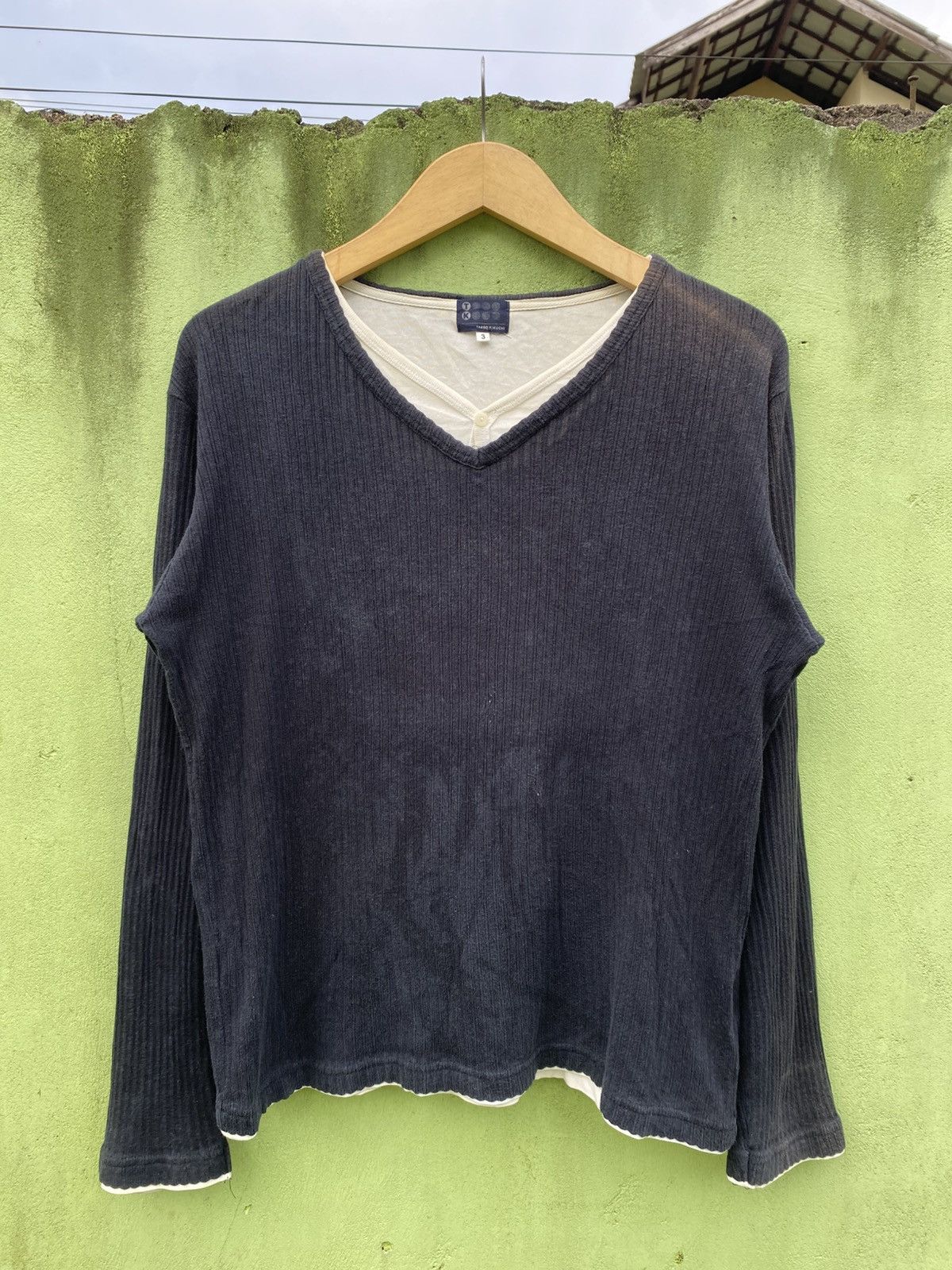 Takeo Kikuchi Takeo Kikuchi Ribbed V-neck With White Undershirt Layer Size US L / EU 52-54 / 3 - 1 Thumbnail