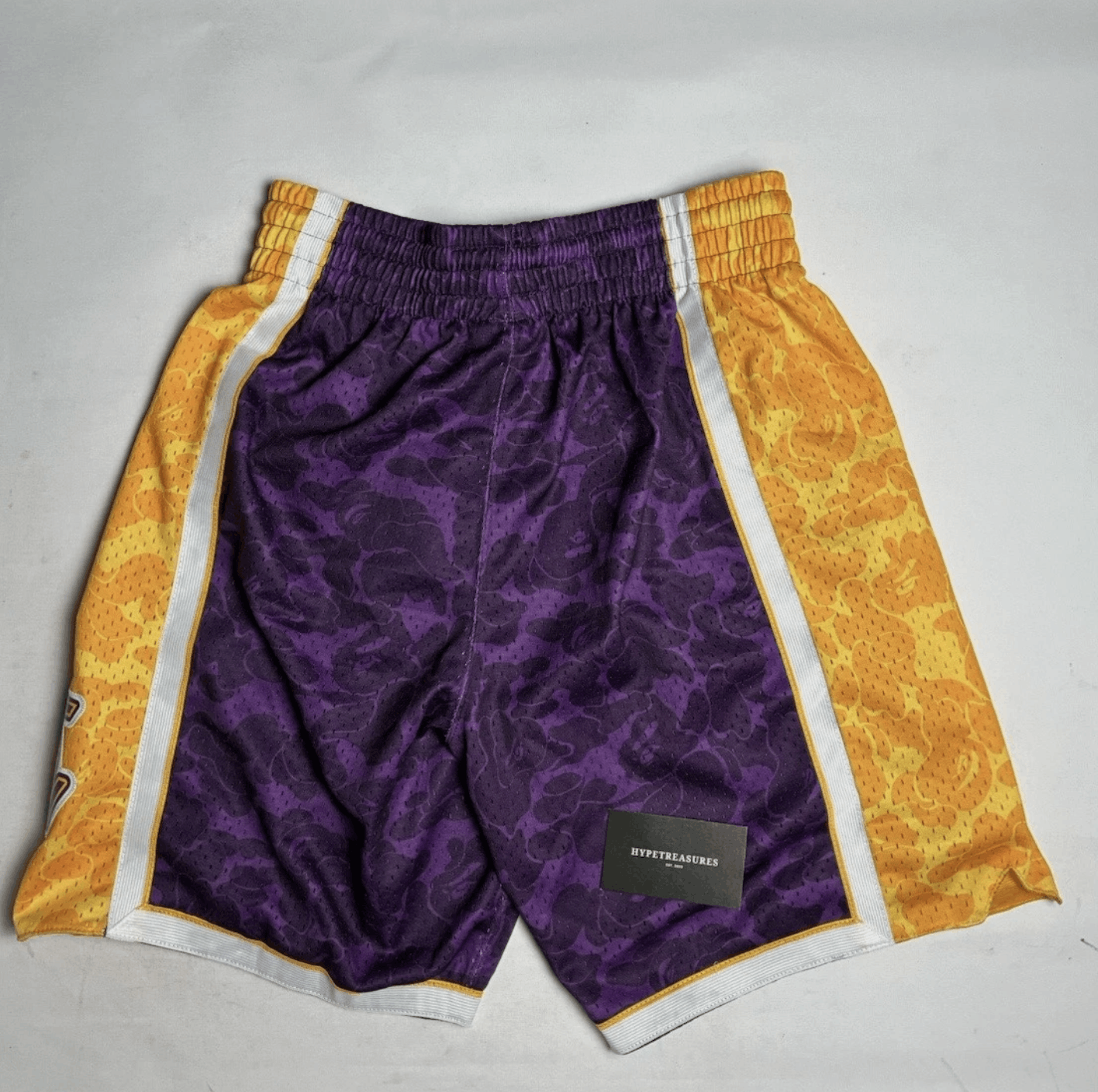 Bape × Mitchell & Ness NEW Bape x Mitchell & Ness Los Angeles Lakers Shorts Size US 30 / EU 46 - 2 Thumbnail