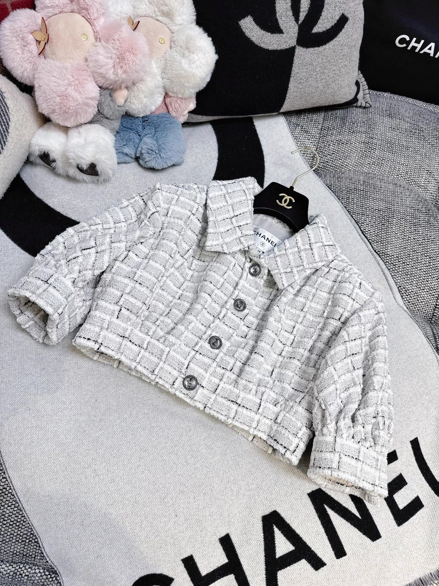 Chanel Chanel 22C short high-waist check tweed jacket 38 Size S / US 4 / IT 40 - 1 Thumbnail