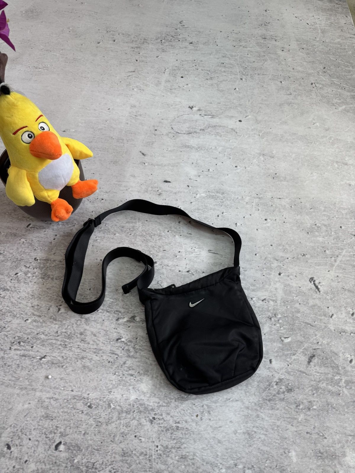 NIKE VINTAGE BASIC LOGO 00s 90s PINTEREST STYLE SLING BAG