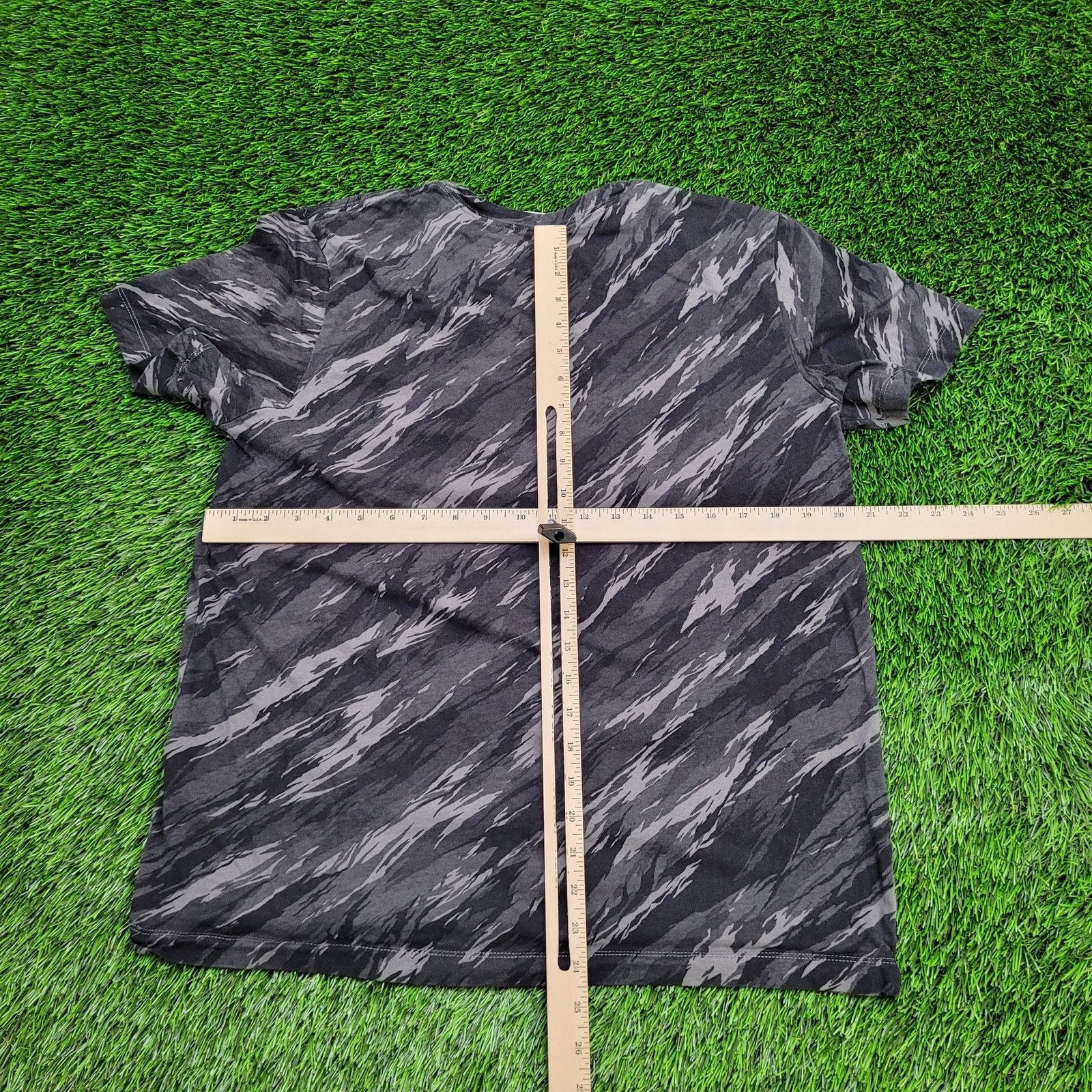 Nike NIKE Tiger-Stripe Camo Shirt M/L 21x25 Diagonal Brushstroke Size US L / EU 52-54 / 3 - 5 Thumbnail