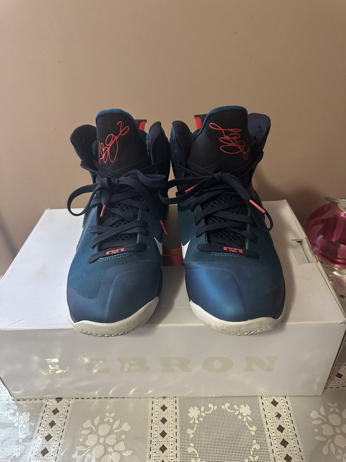 Nike LeBron 9 Swingman Size US 9.5 / EU 42-43 - 3 Thumbnail